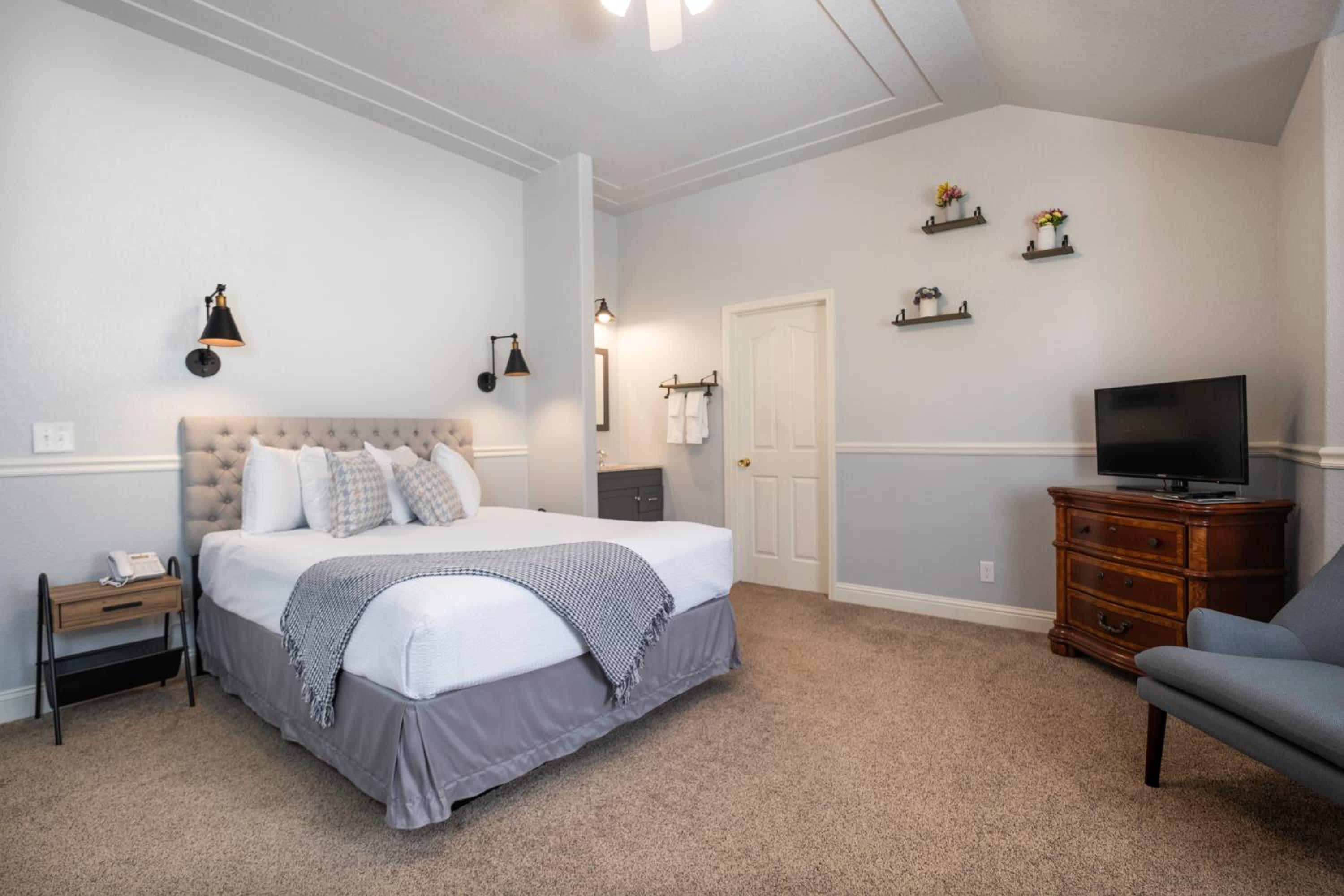 Queen Room Deluxe photo 1