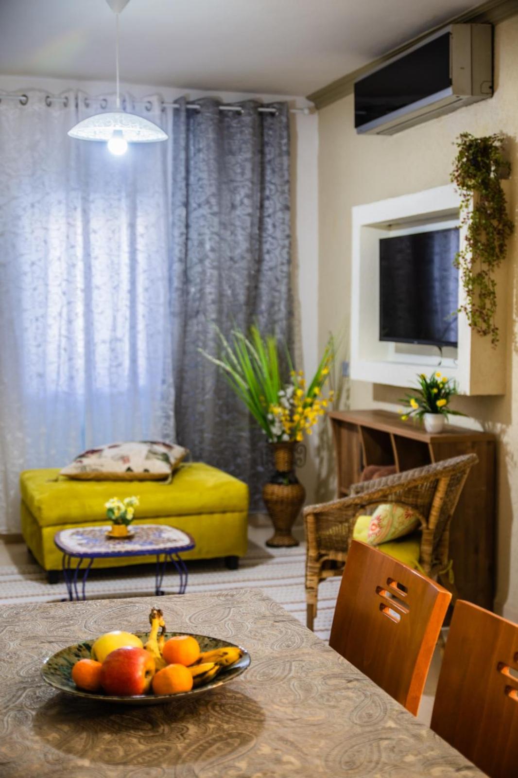 Three-Bedroom Standard Apartment - Photo 20