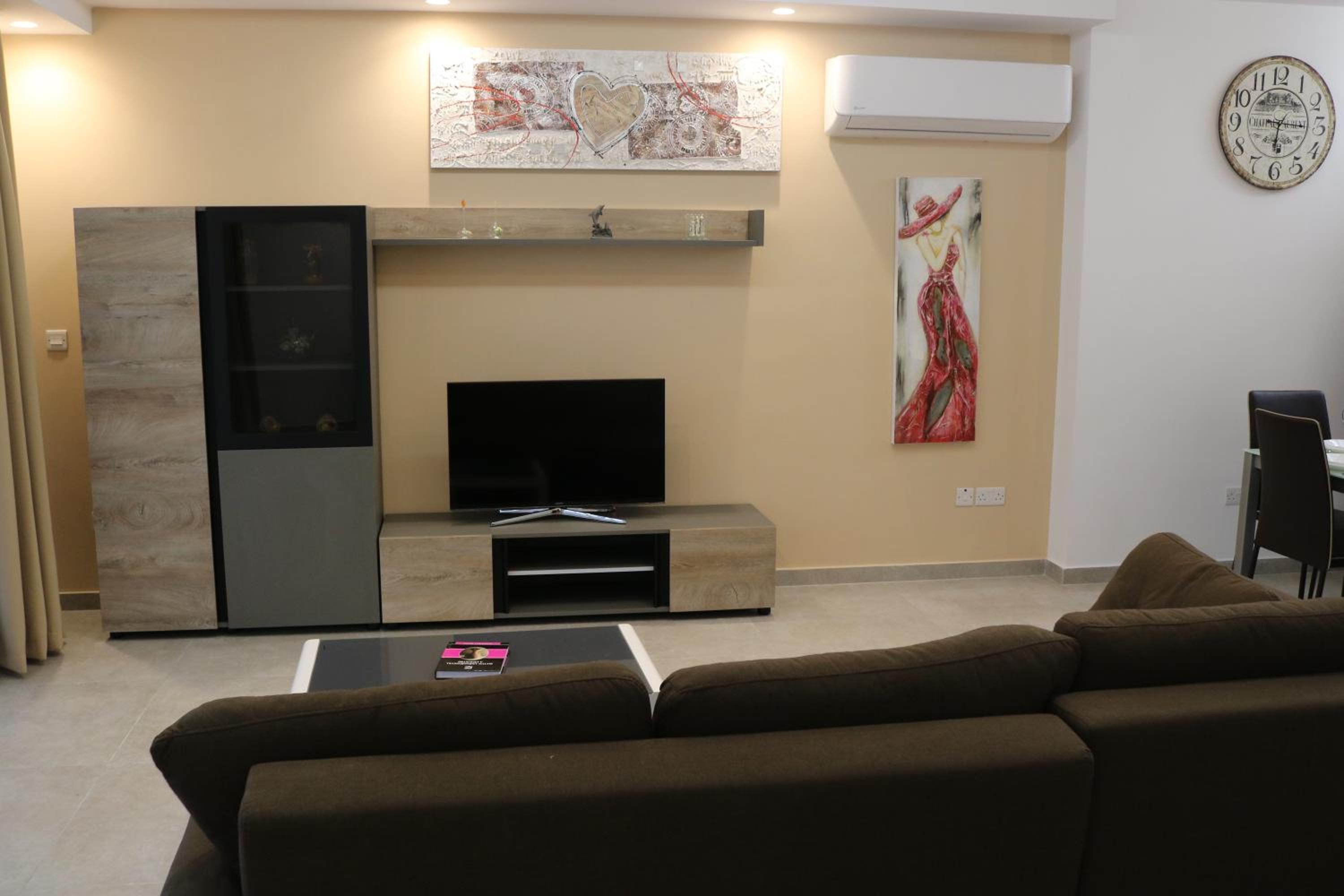 Apartment photo 2