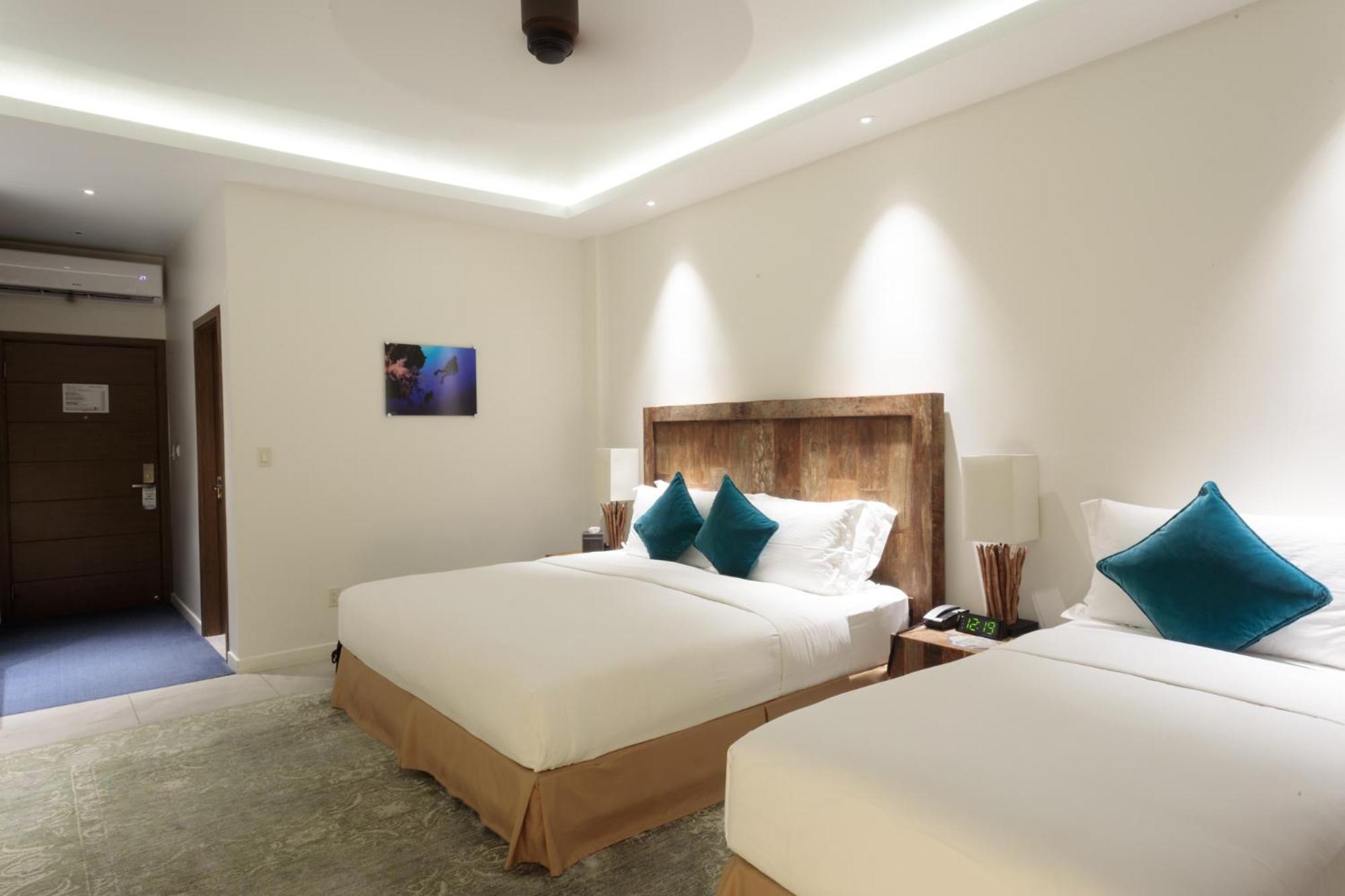 Standard Twin Room with Sea View photo 1