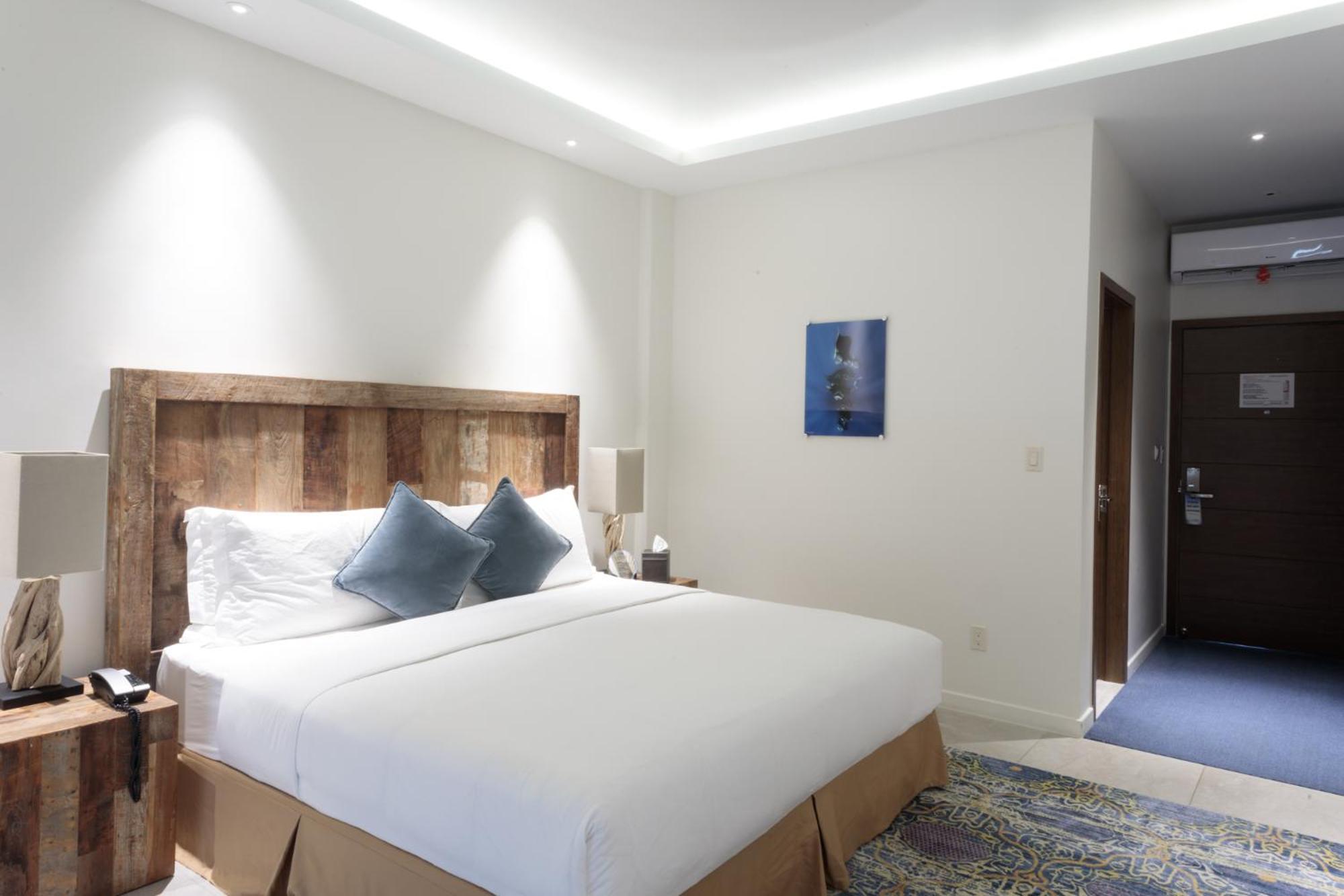 Deluxe King Room photo 1