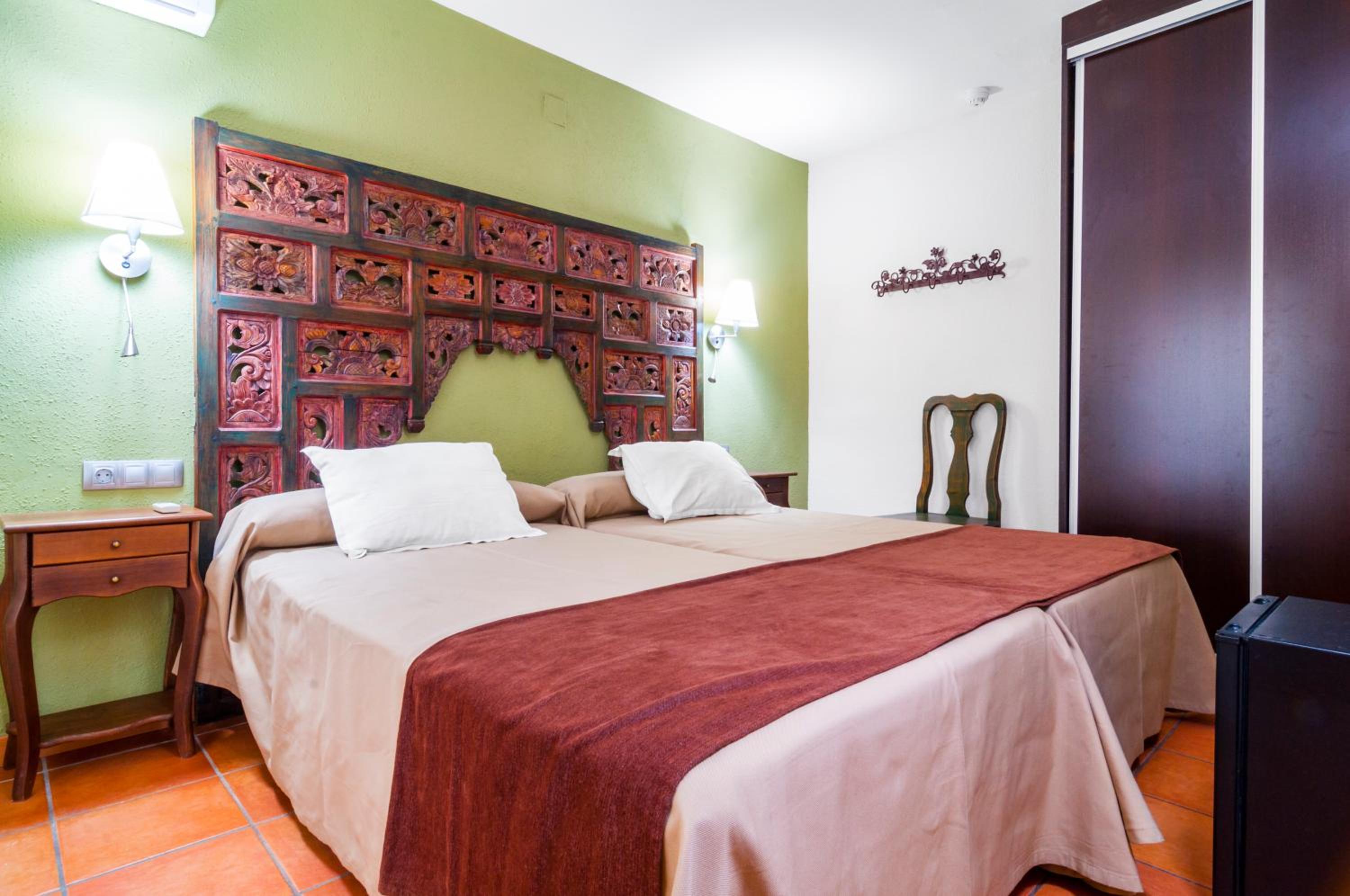 Quadruple Room with Two Bedrooms photo 2
