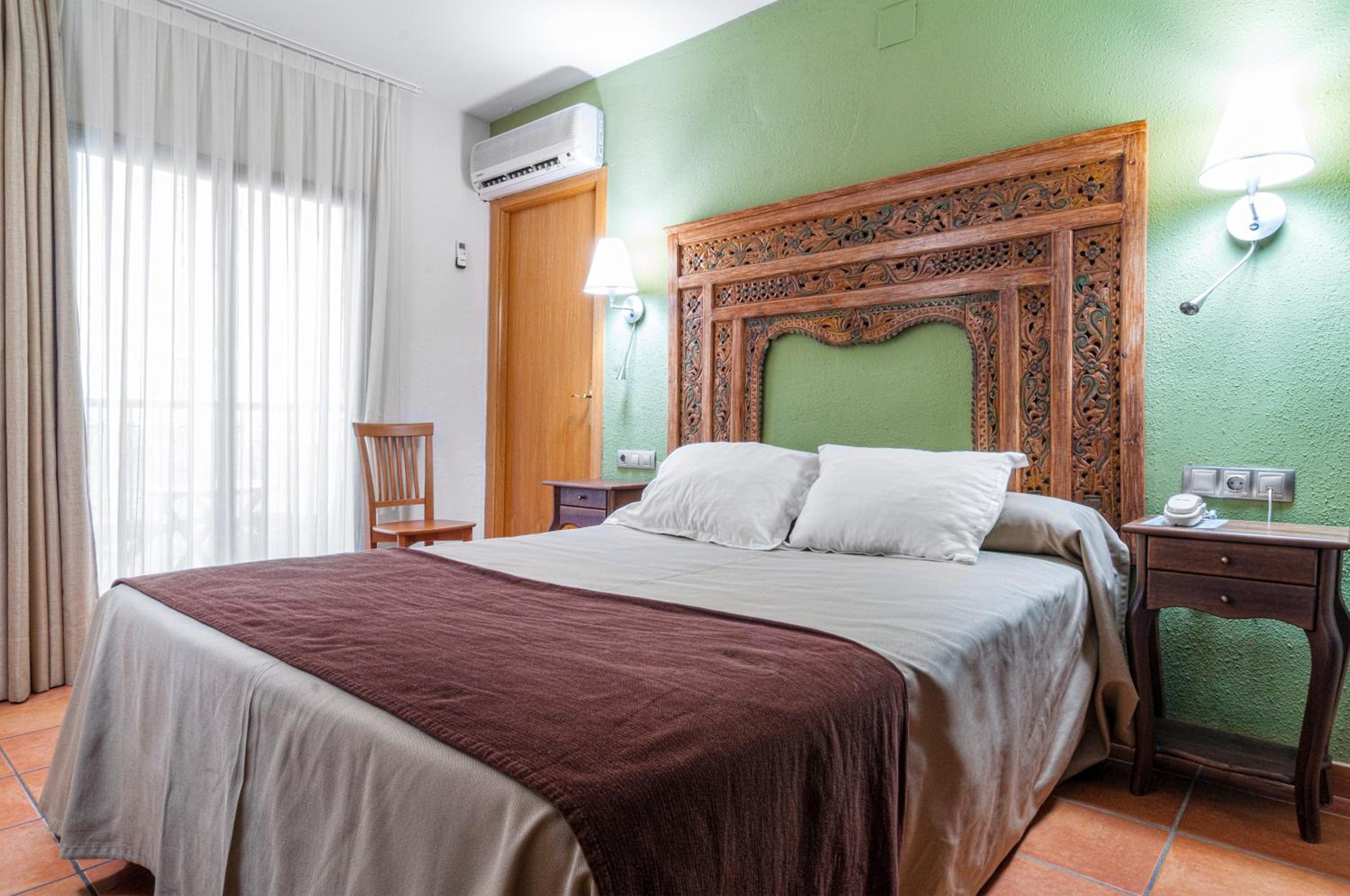 Quadruple Room with Two Bedrooms photo 3