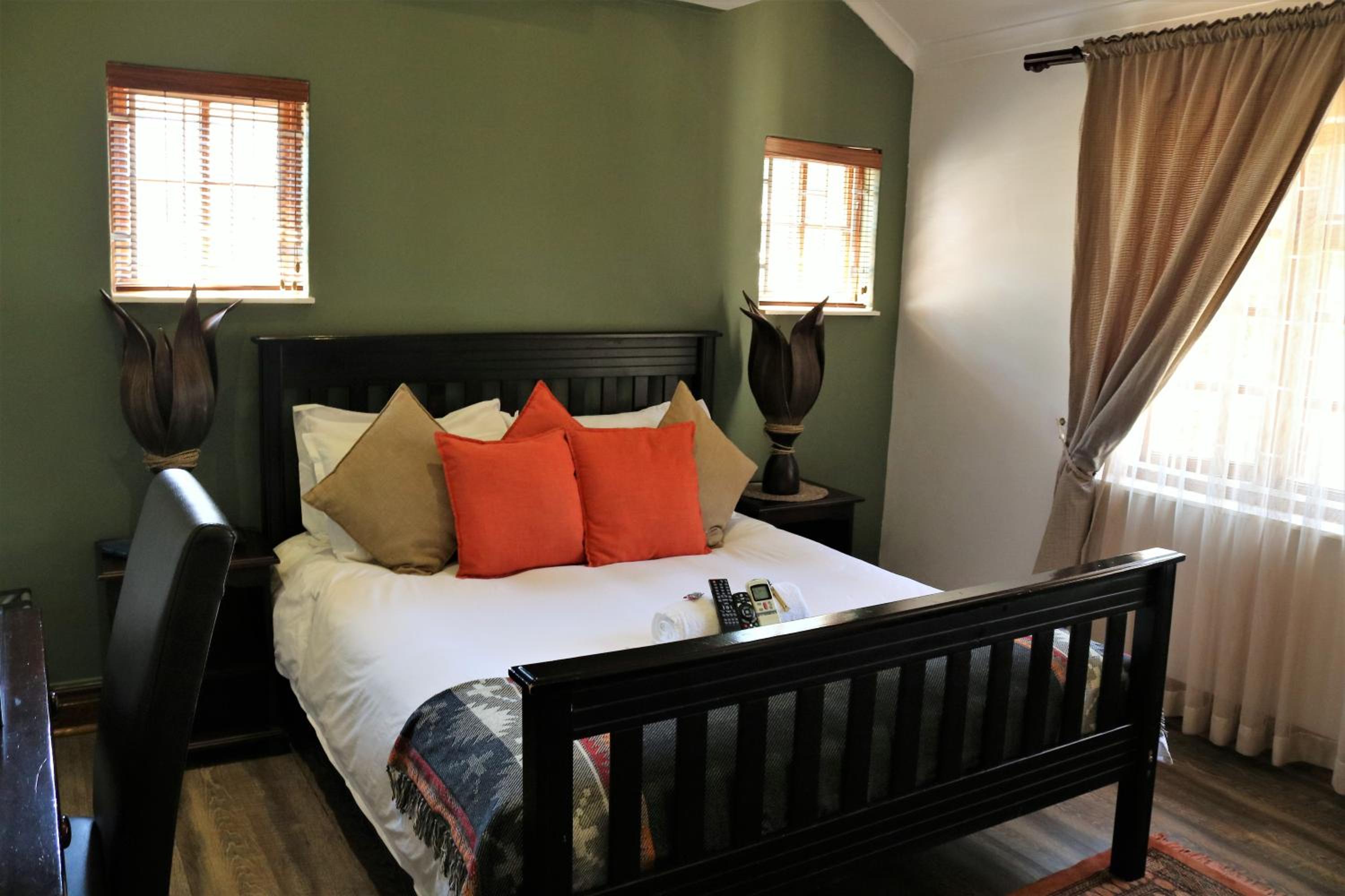 Deluxe Double Room with Shower - Photo 2