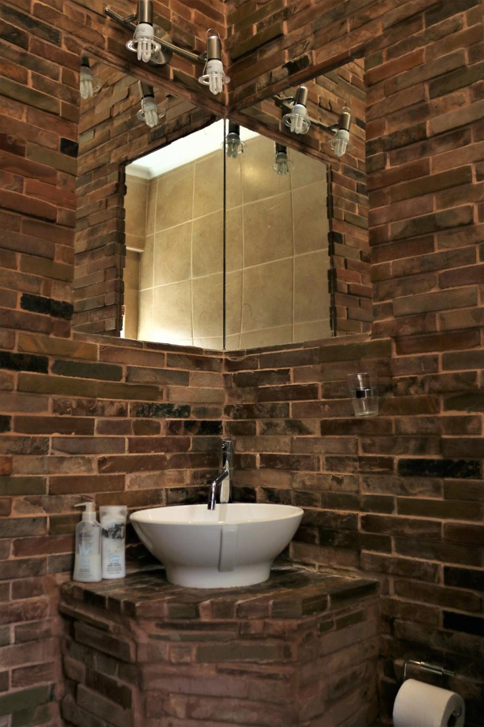 Deluxe Double Room with Shower - Photo 6