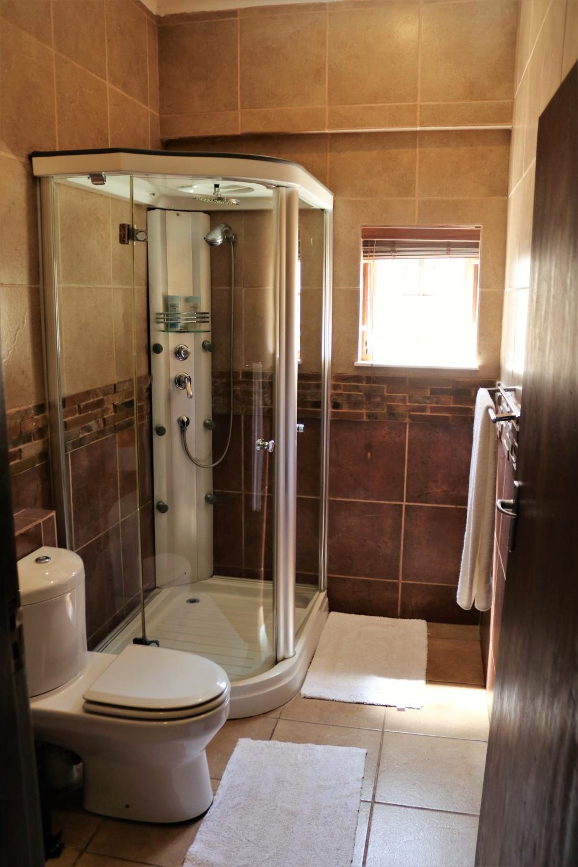 Deluxe Double Room with Shower - Photo 4