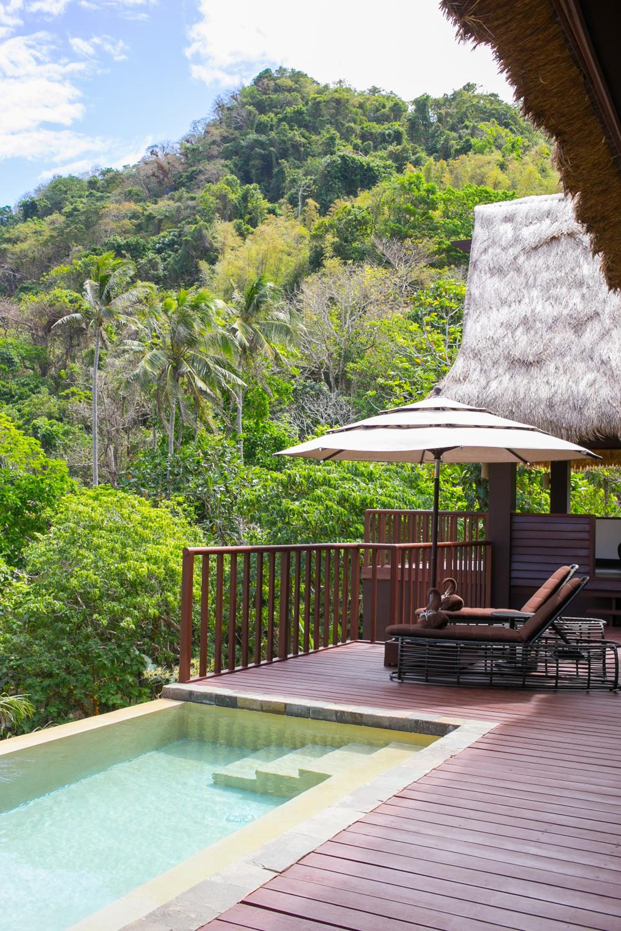 Resort View Cauayan Pool Villa with Free Roundtrip Lio Airport Transfers