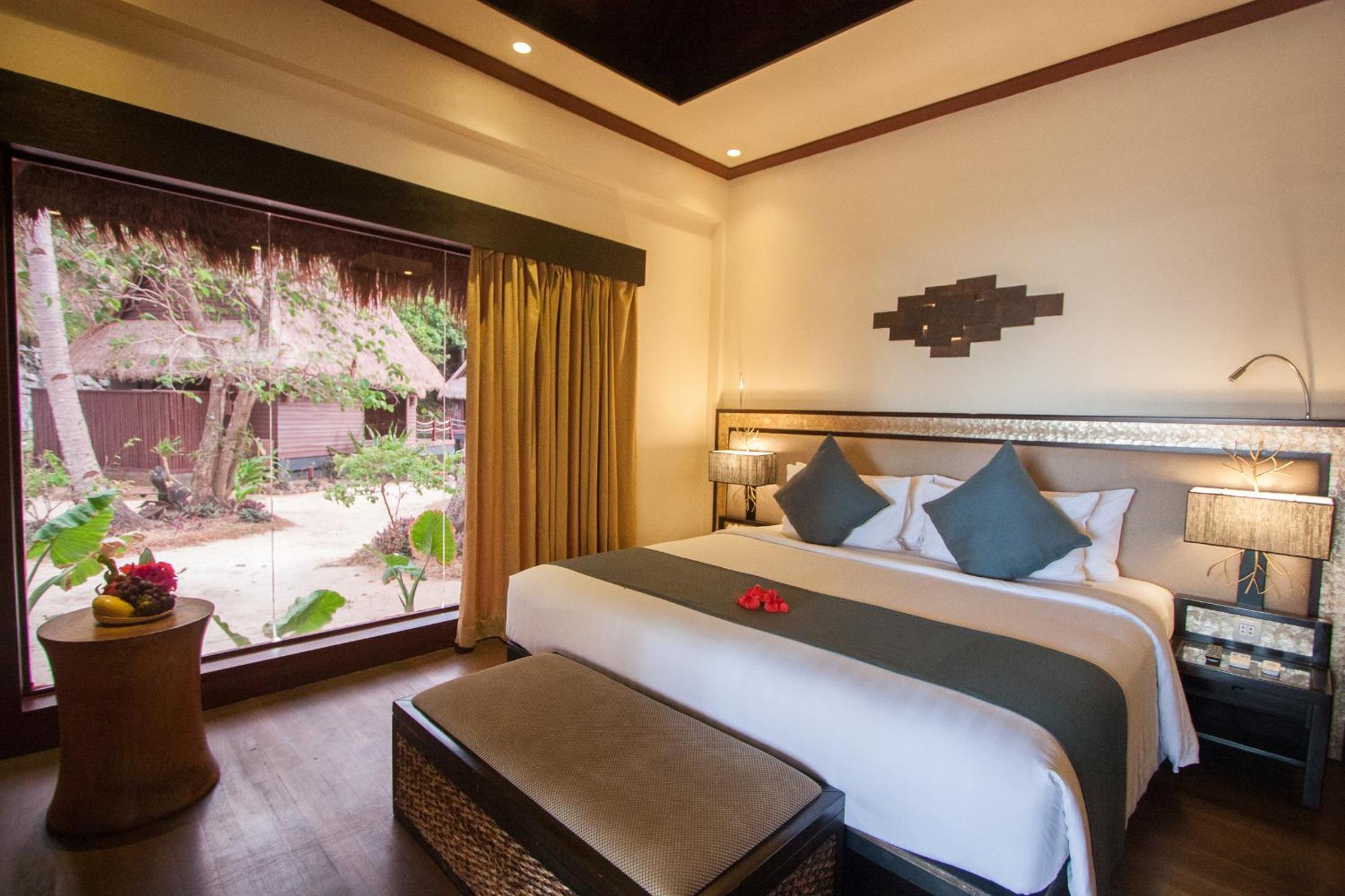 Beach Front Villa with Free Roundtrip Lio Airport Transfers
