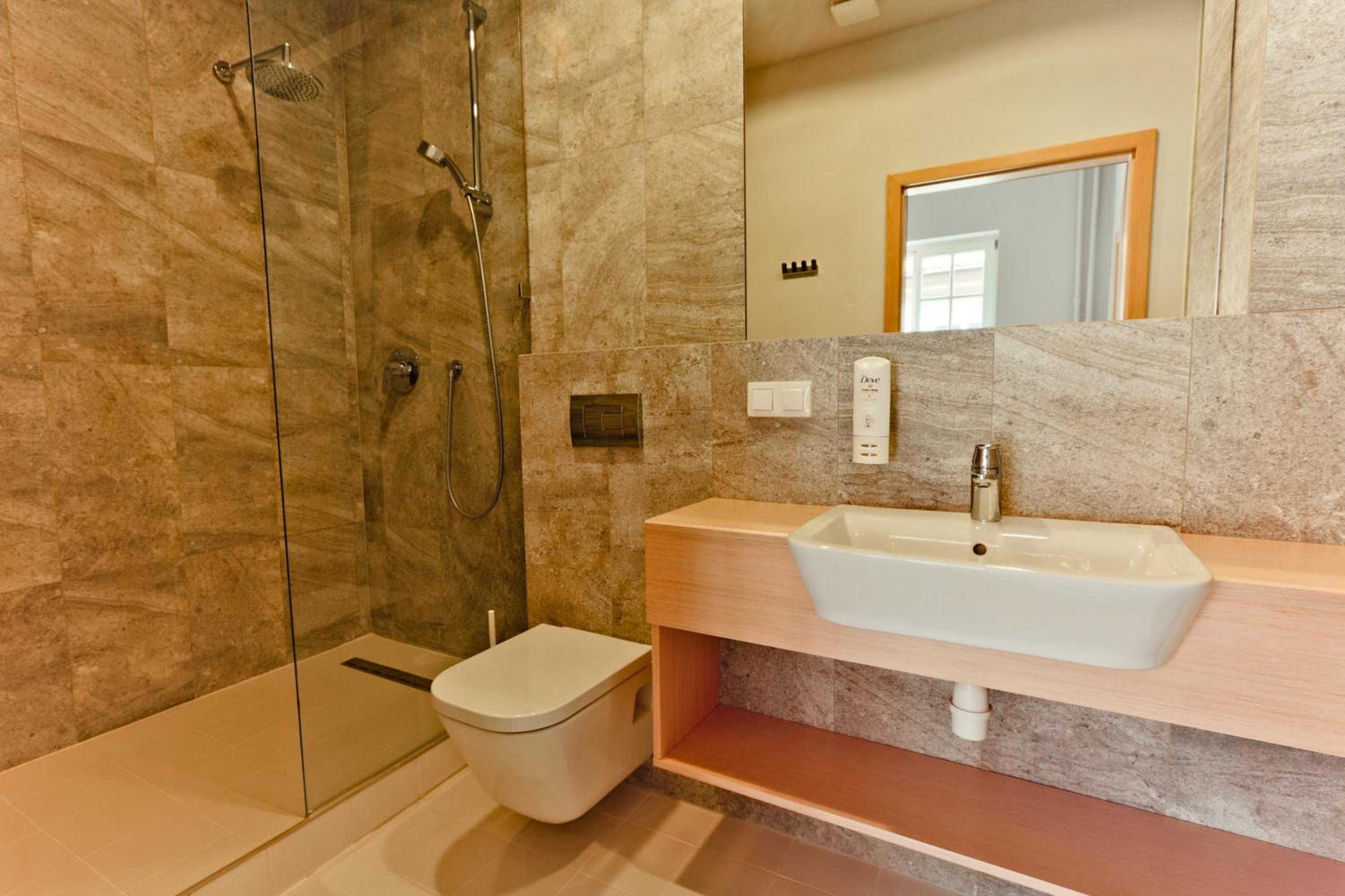 Double Room with Bathroom - Photo 7