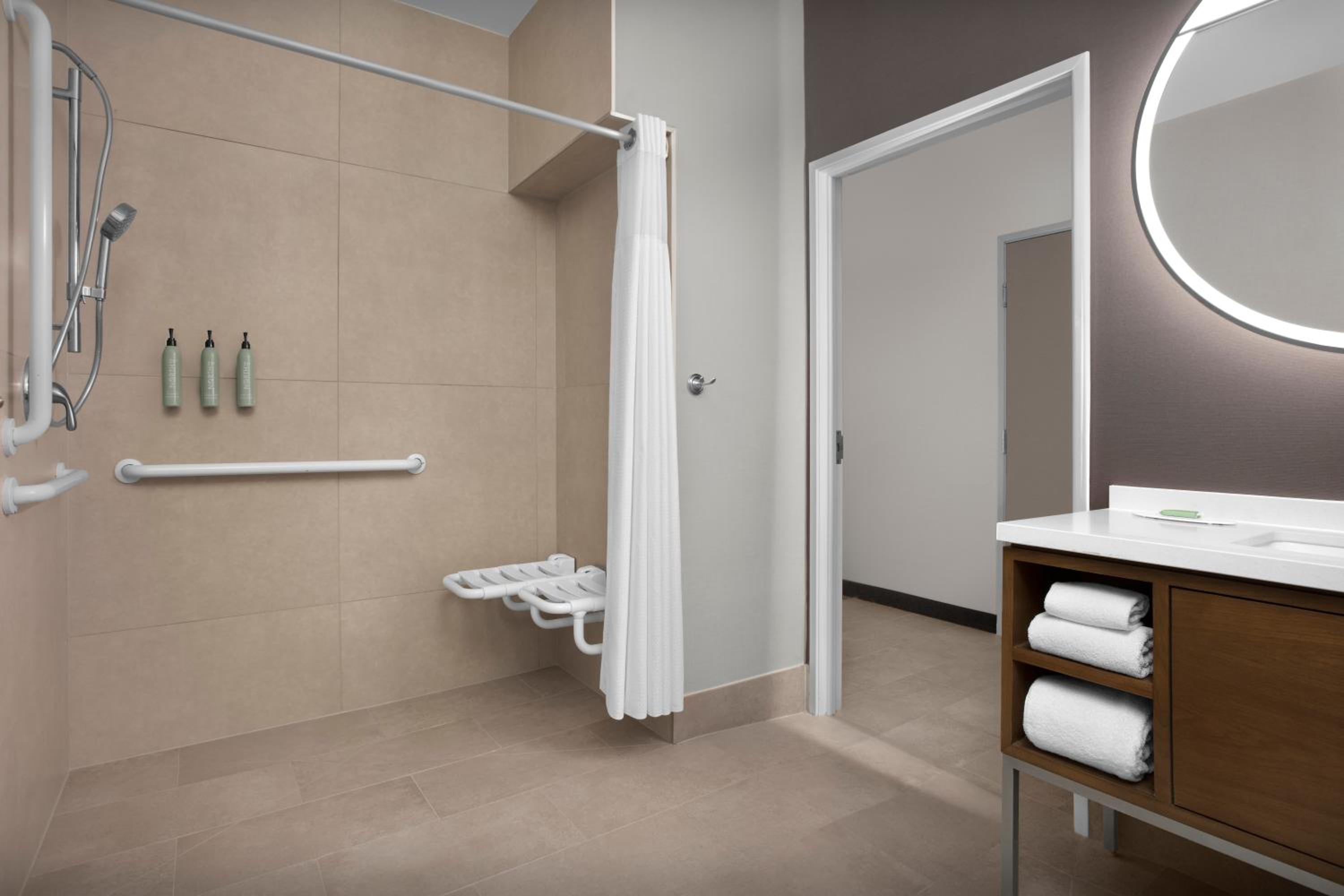Queen Room with Two Queen Beds - Hearing Accessible