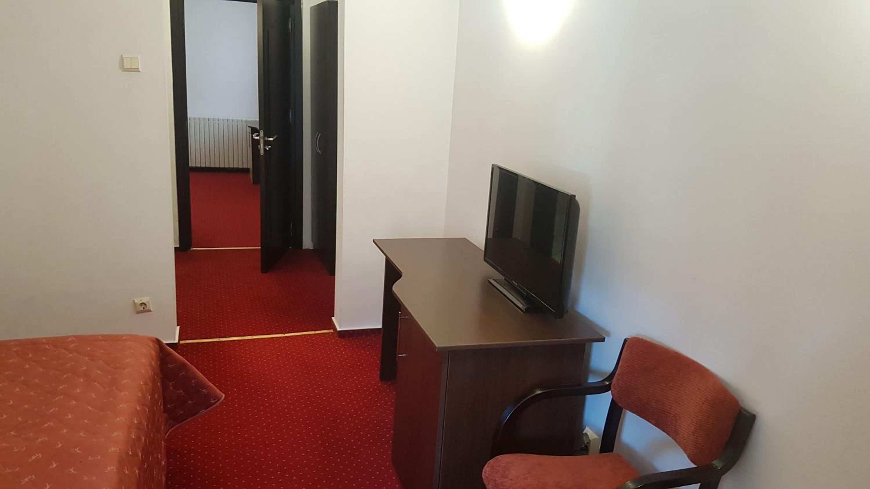 One-Bedroom Suite with Balcony - Photo 12