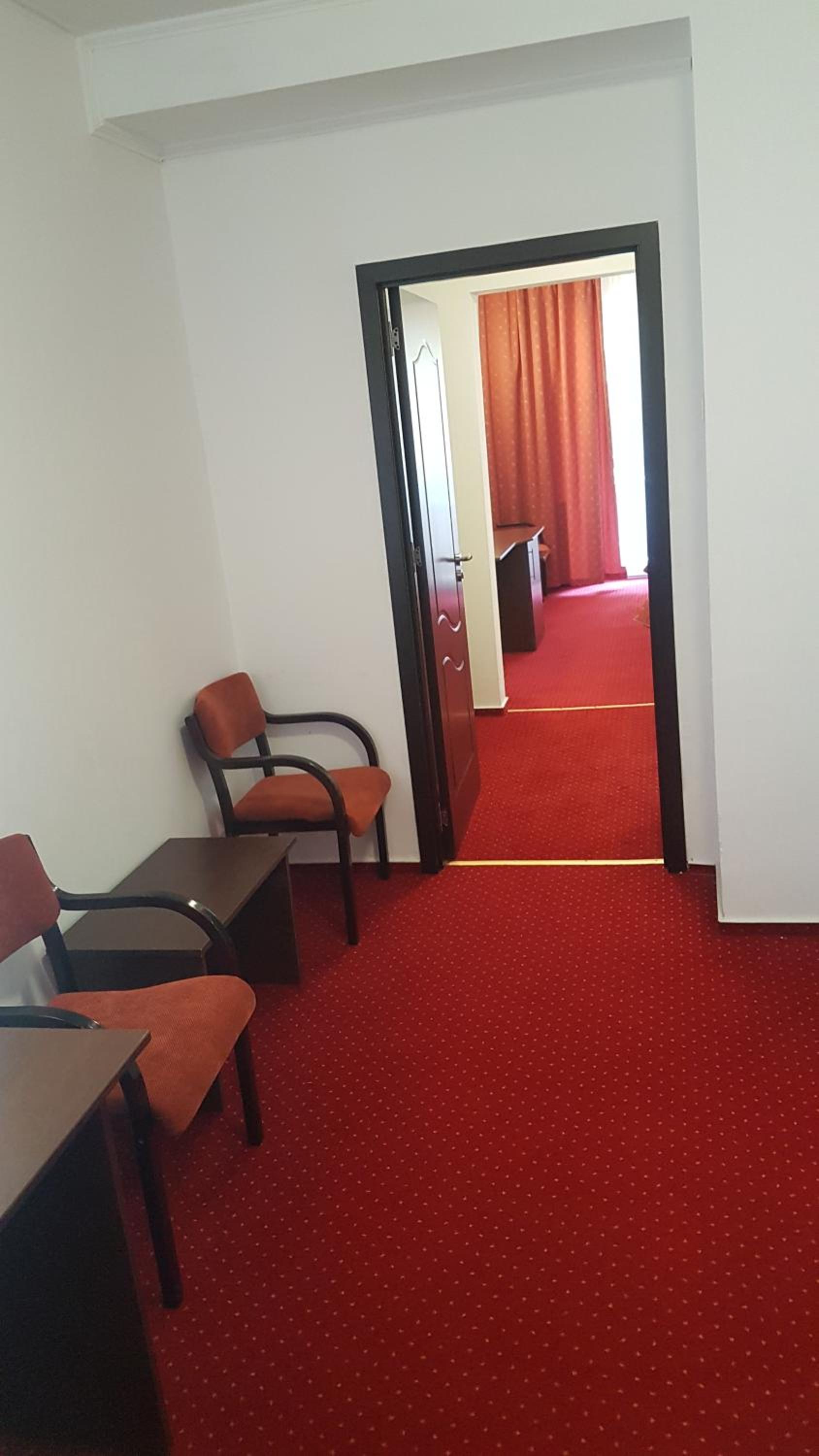 One-Bedroom Suite with Balcony - Photo 9
