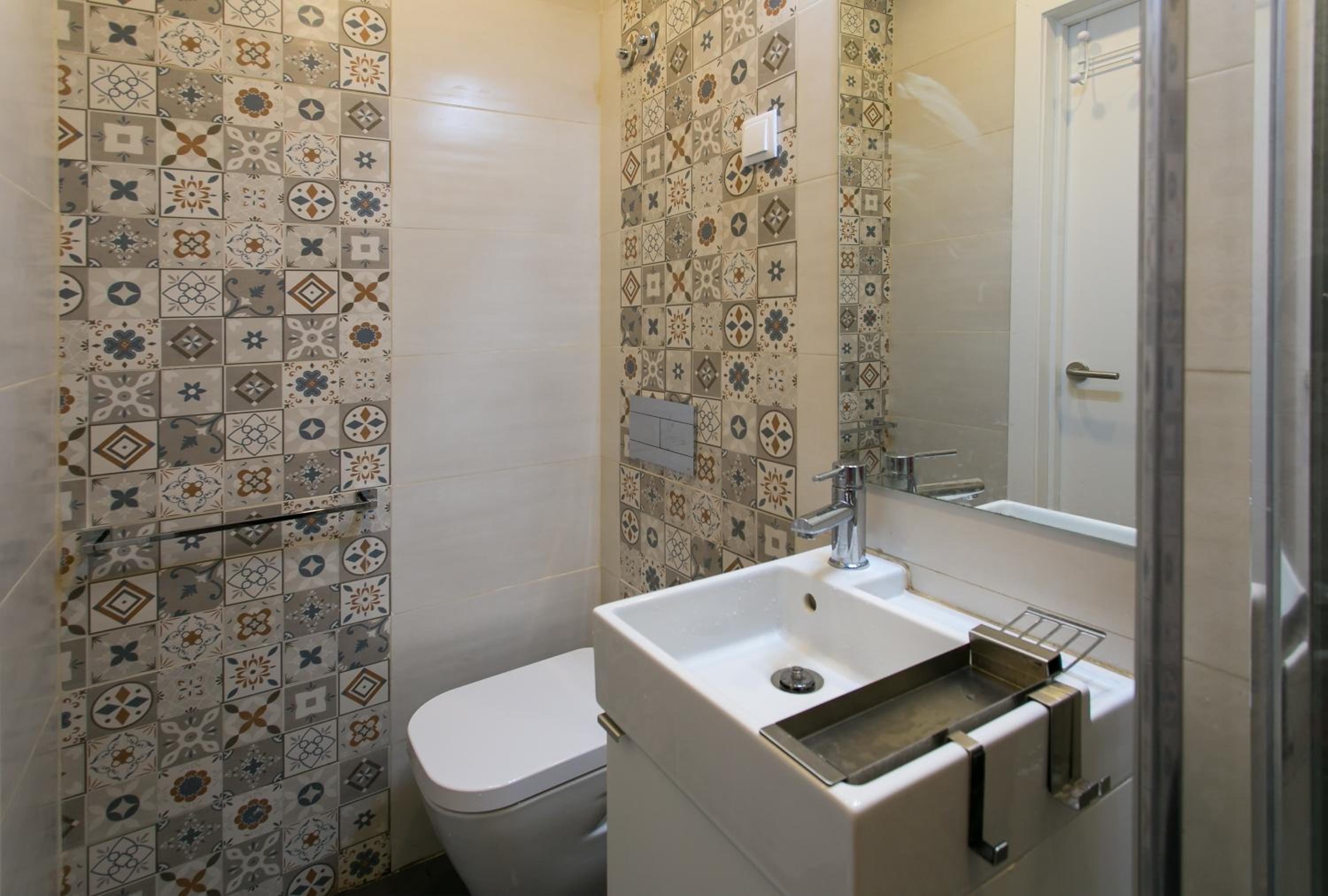 Seven-Bedroom House photo 2