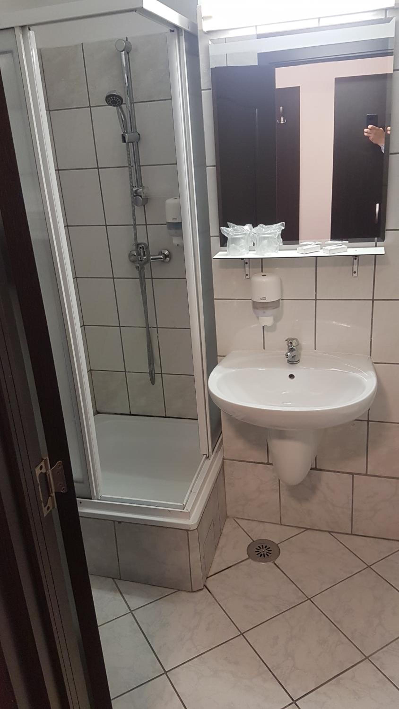 Double or Twin Room - Photo 23