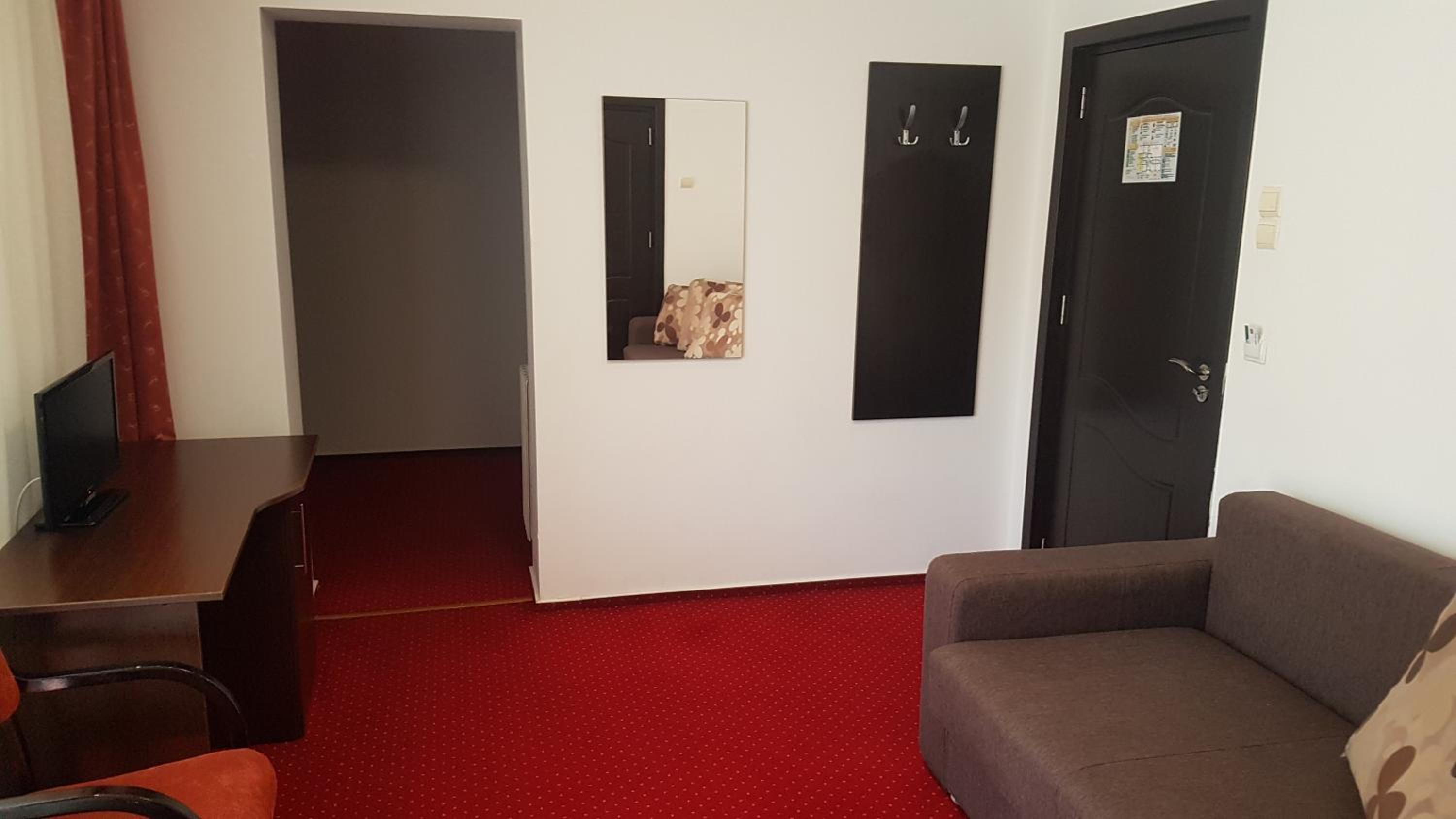 One-Bedroom Suite with Balcony - Photo 8