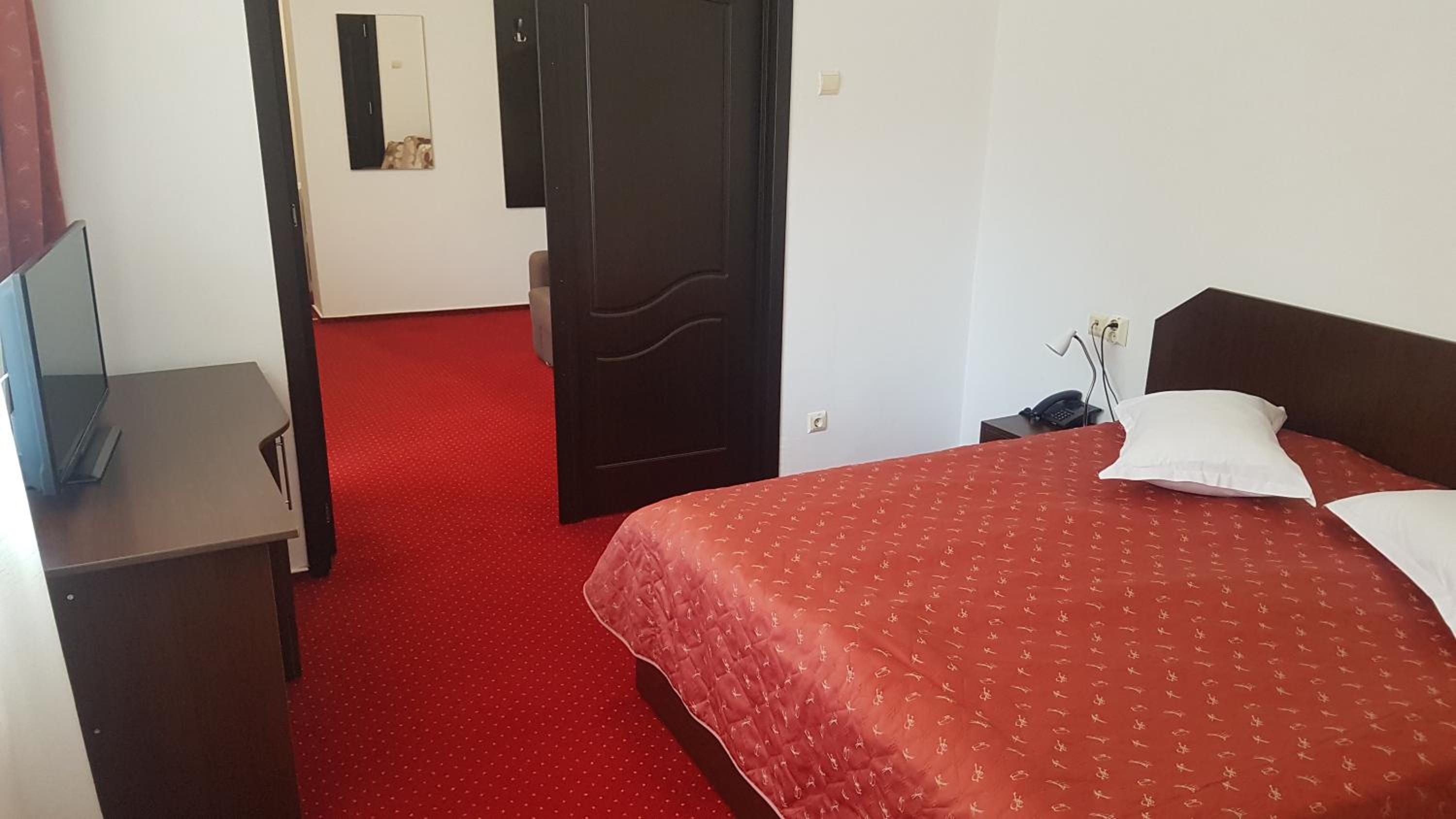 One-Bedroom Suite with Balcony - Photo 5