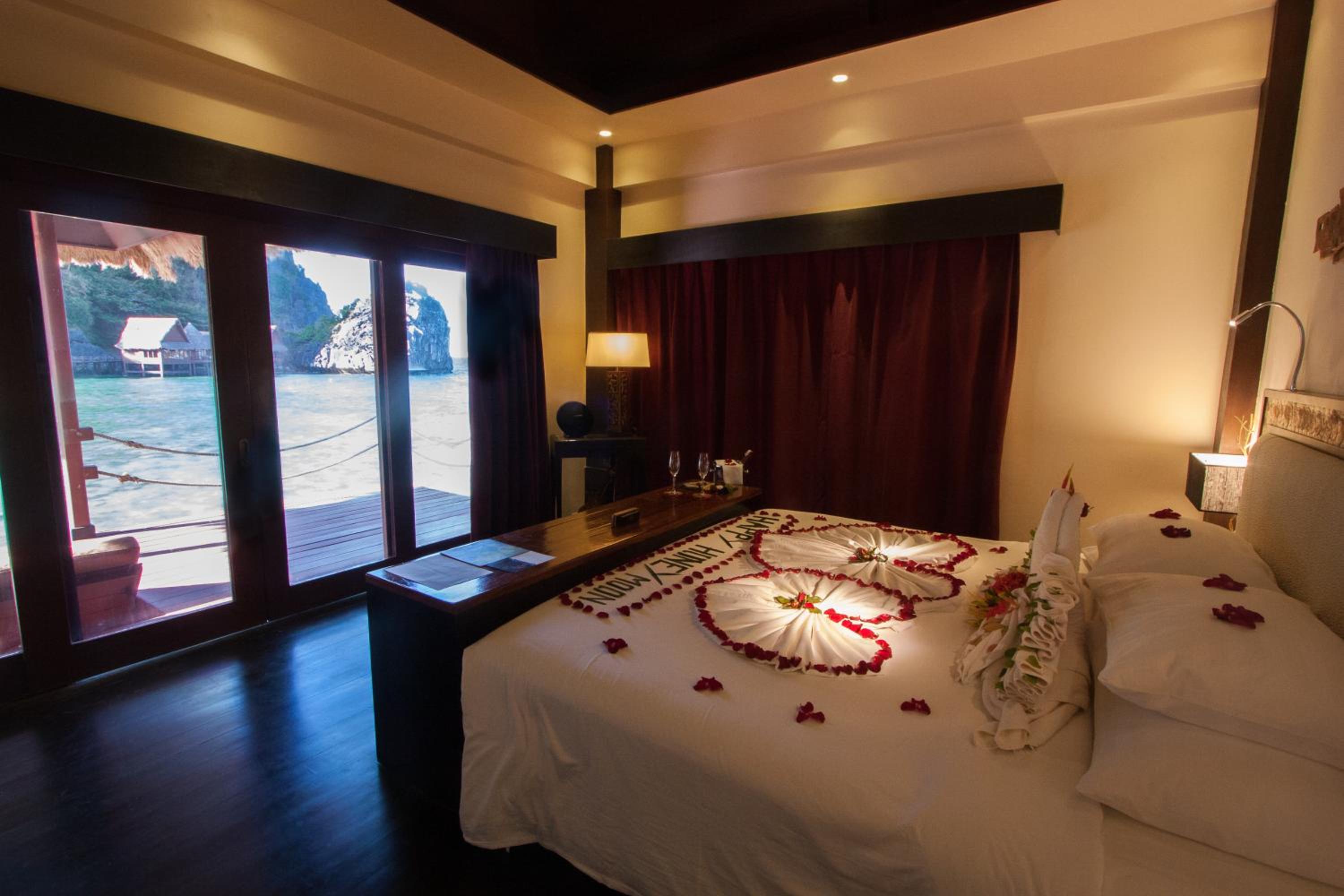 Water Villa with Free Roundtrip Lio Airport Transfers