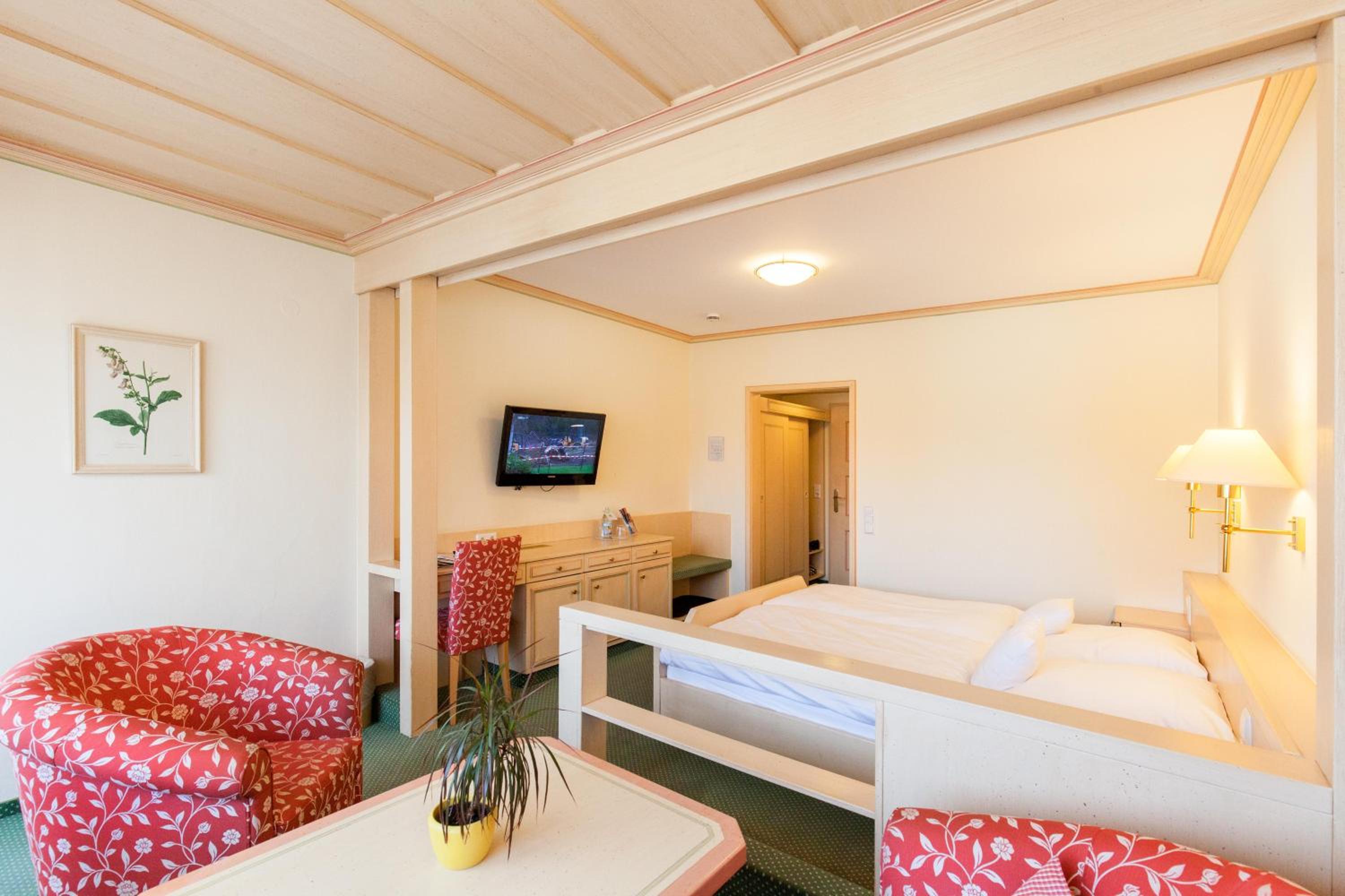 Superior Plus Room with Balcony - Photo 3