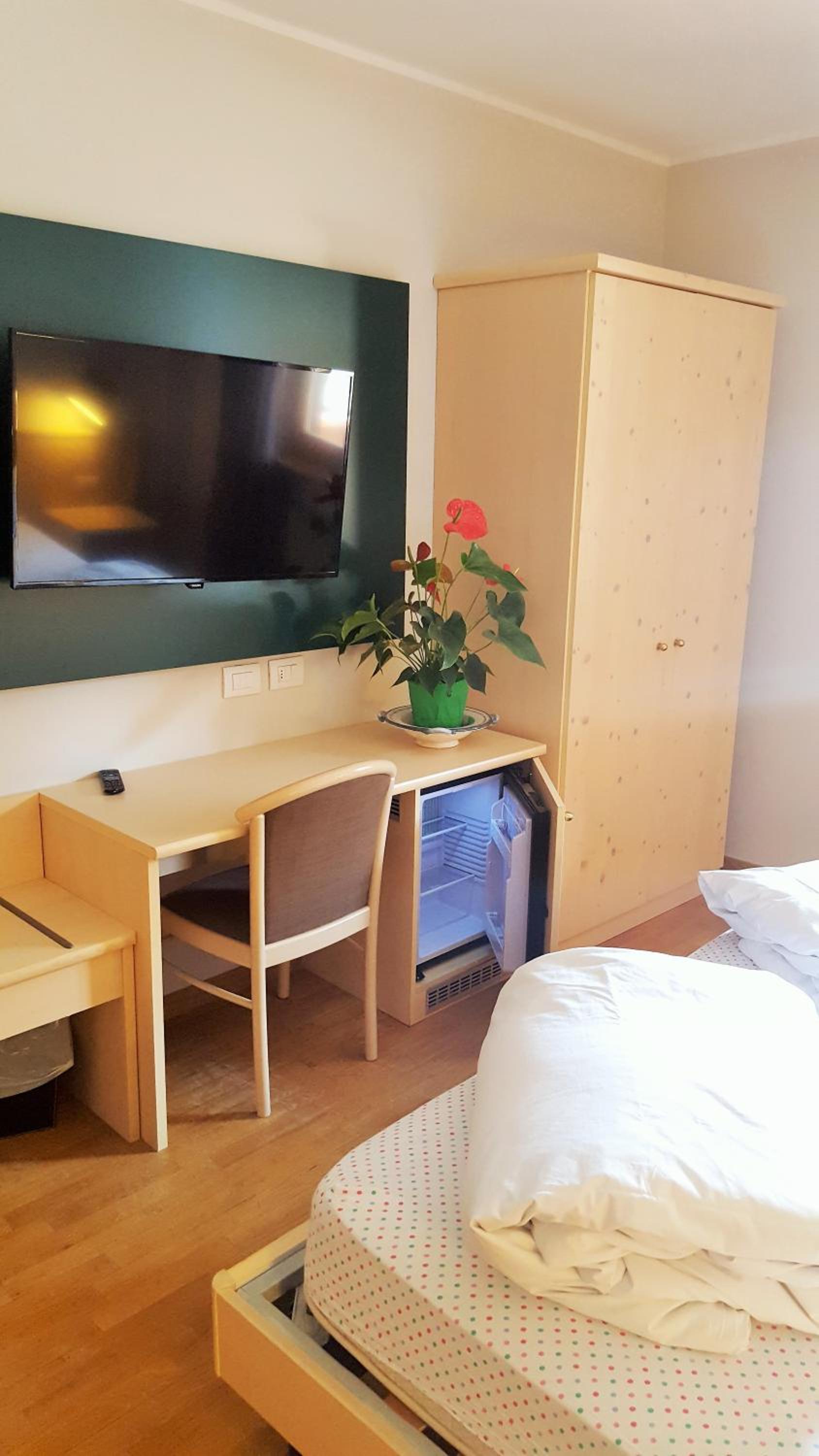 Quadruple Room (2 Adults + 2 Children) photo 3