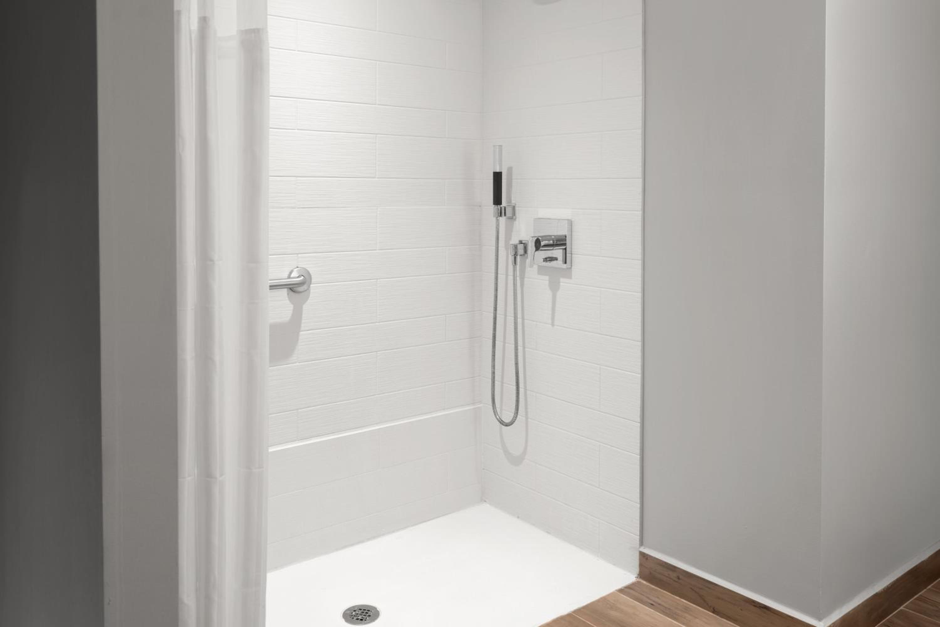 King Room with Pool View, Pool Access and Transfer Shower - Mobility and Hearing Accessible