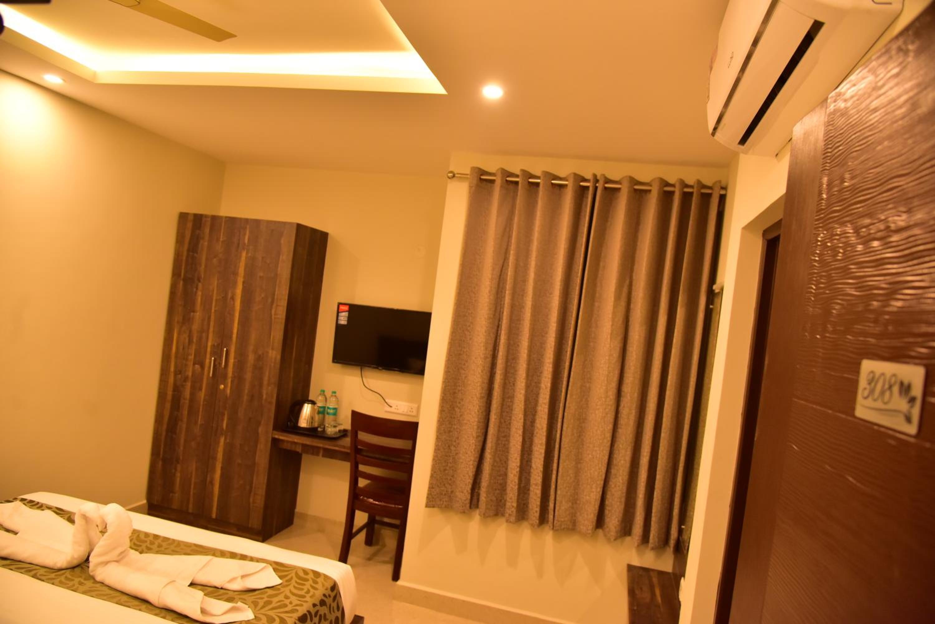 LE EXECUTIVE ROOM