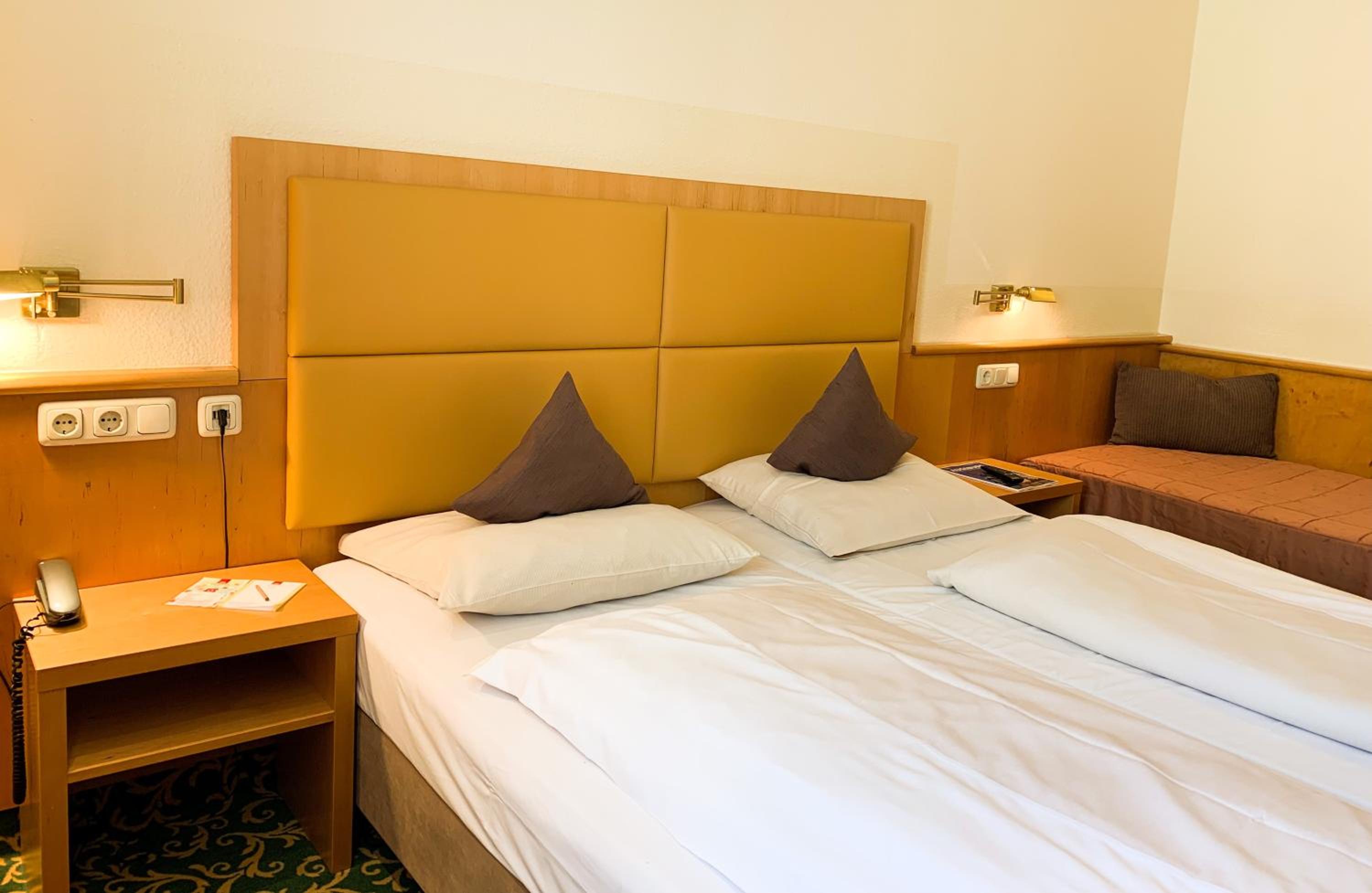 Standard Double Room - Photo 8