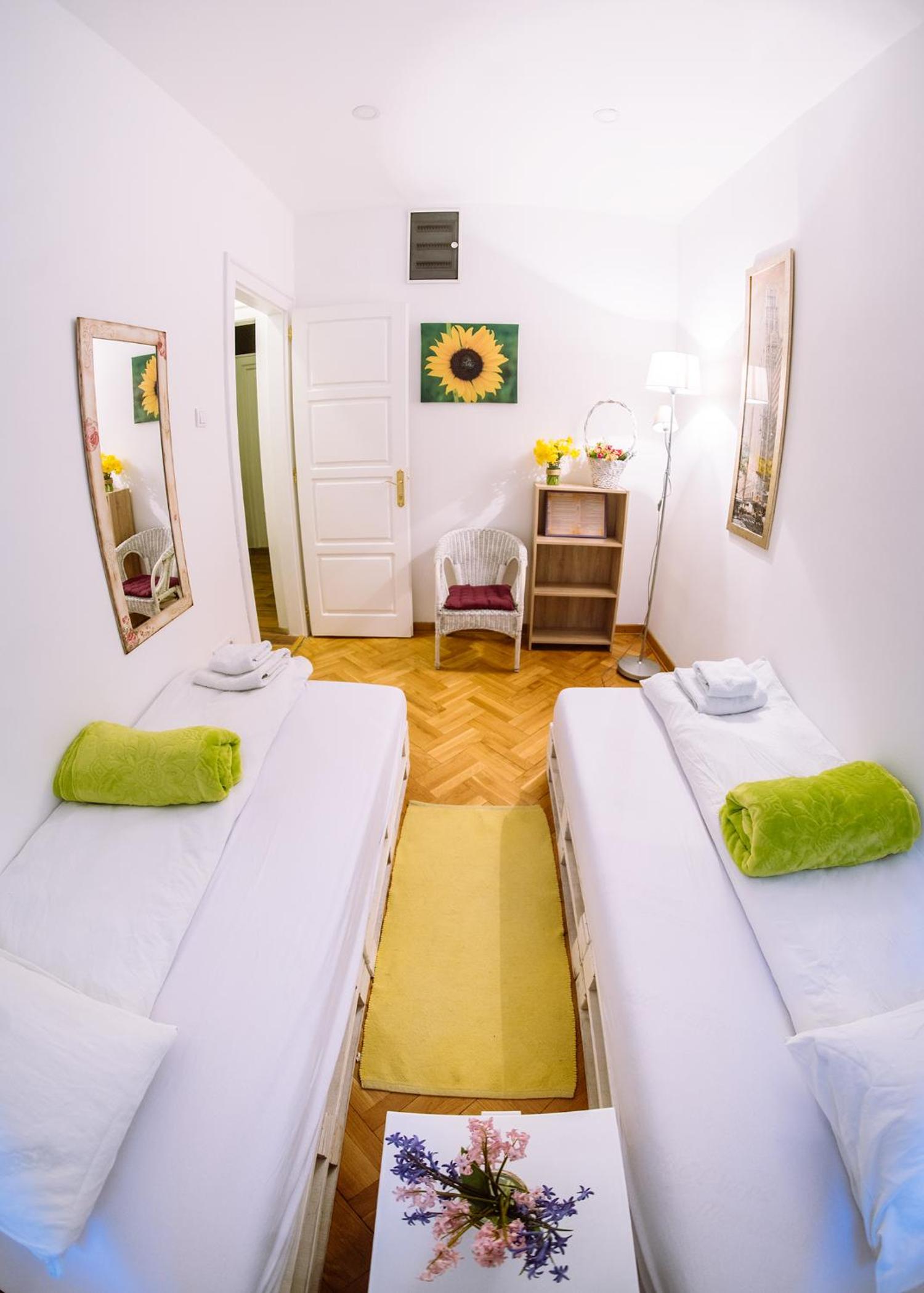 Twin Room - Photo 9