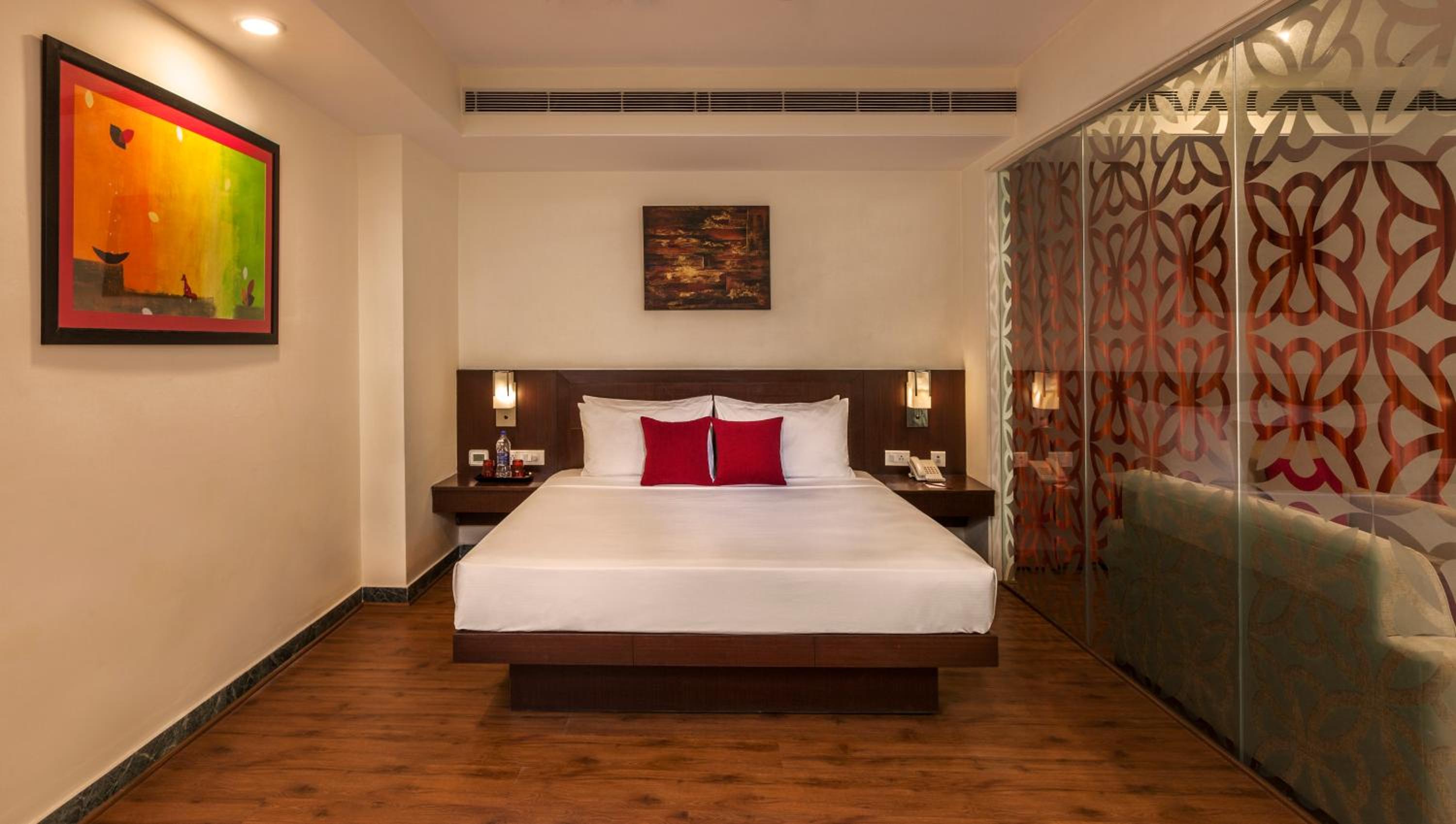 Executive Suite - Photo 4