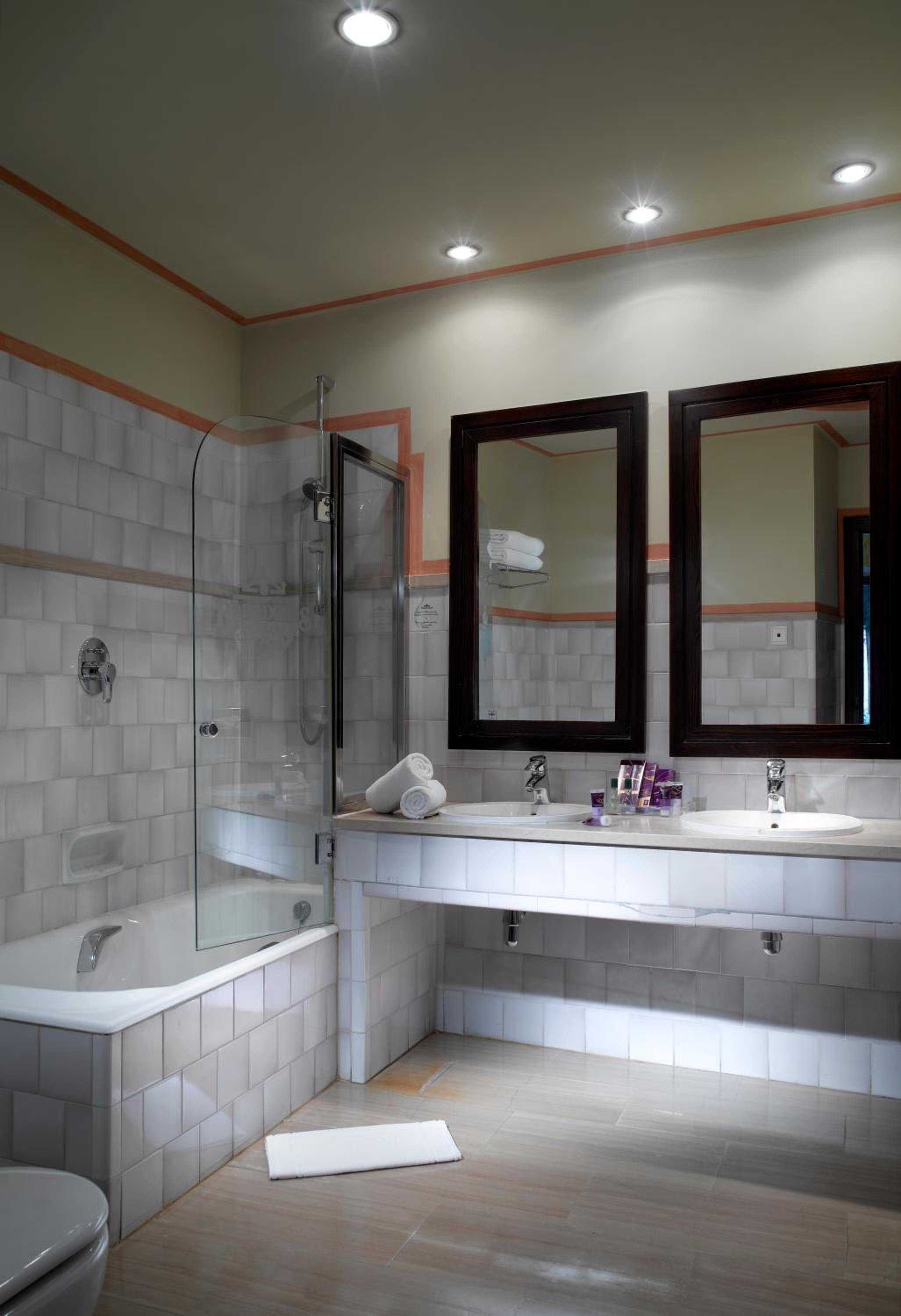 Standard Double Room - Photo 5