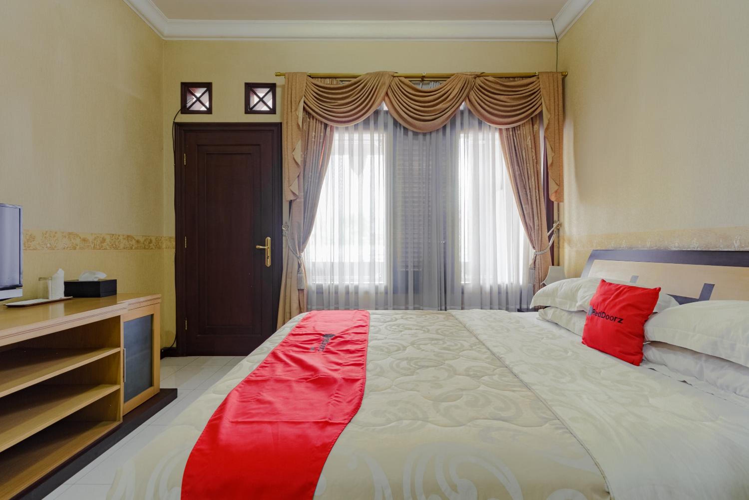 Deluxe Room - Photo 5