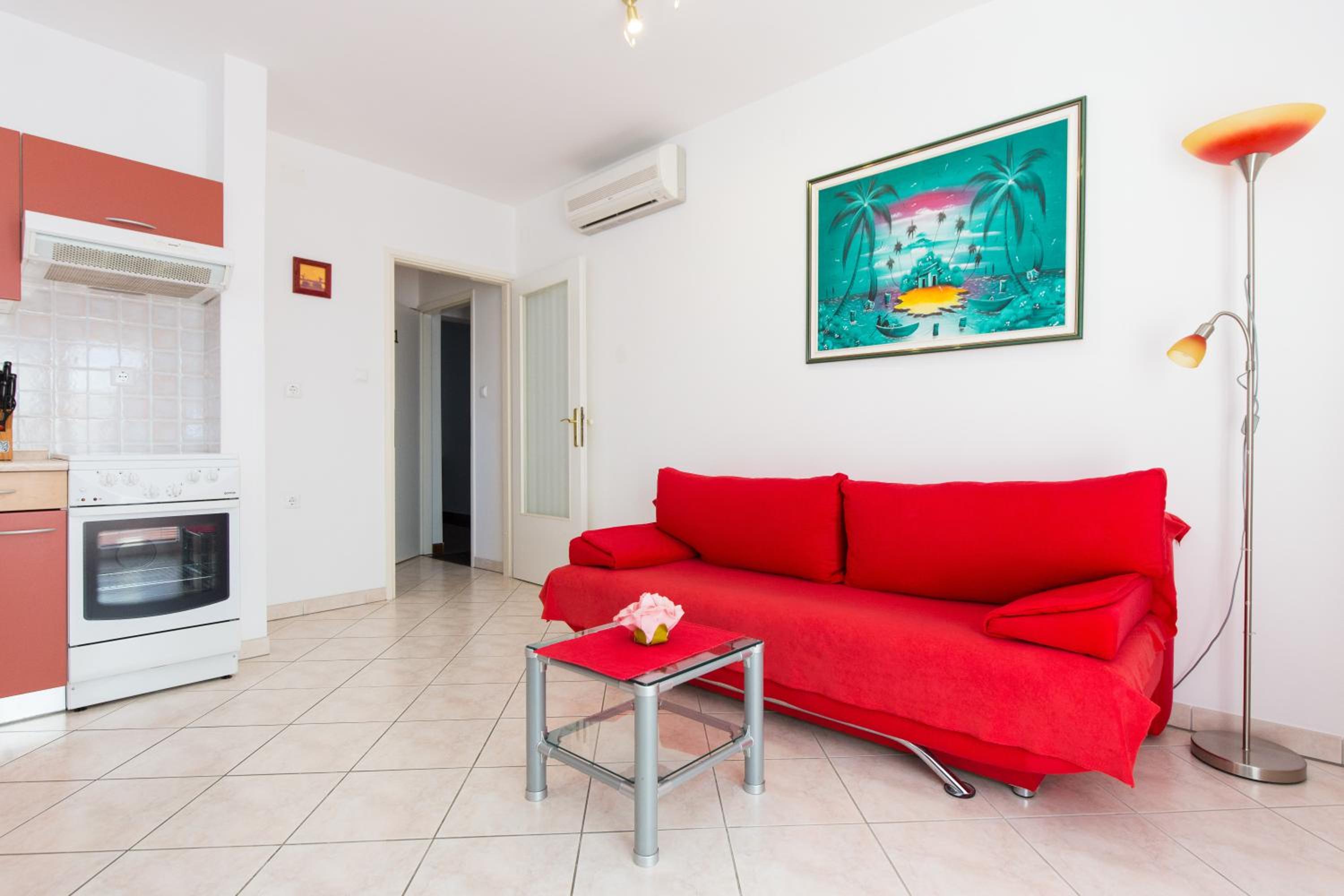 One-Bedroom Apartment photo 1