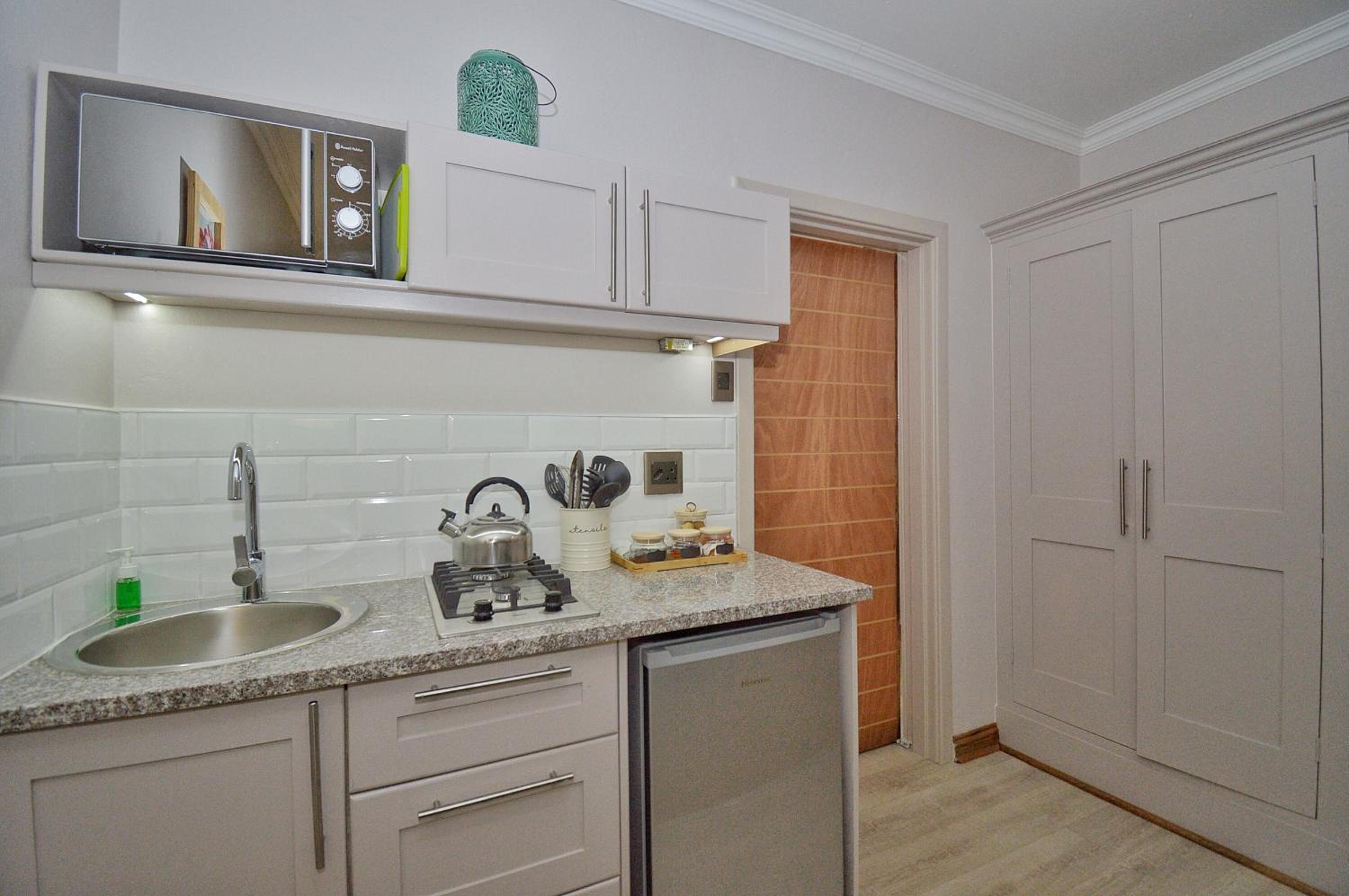 Apartment with Shower photo 2