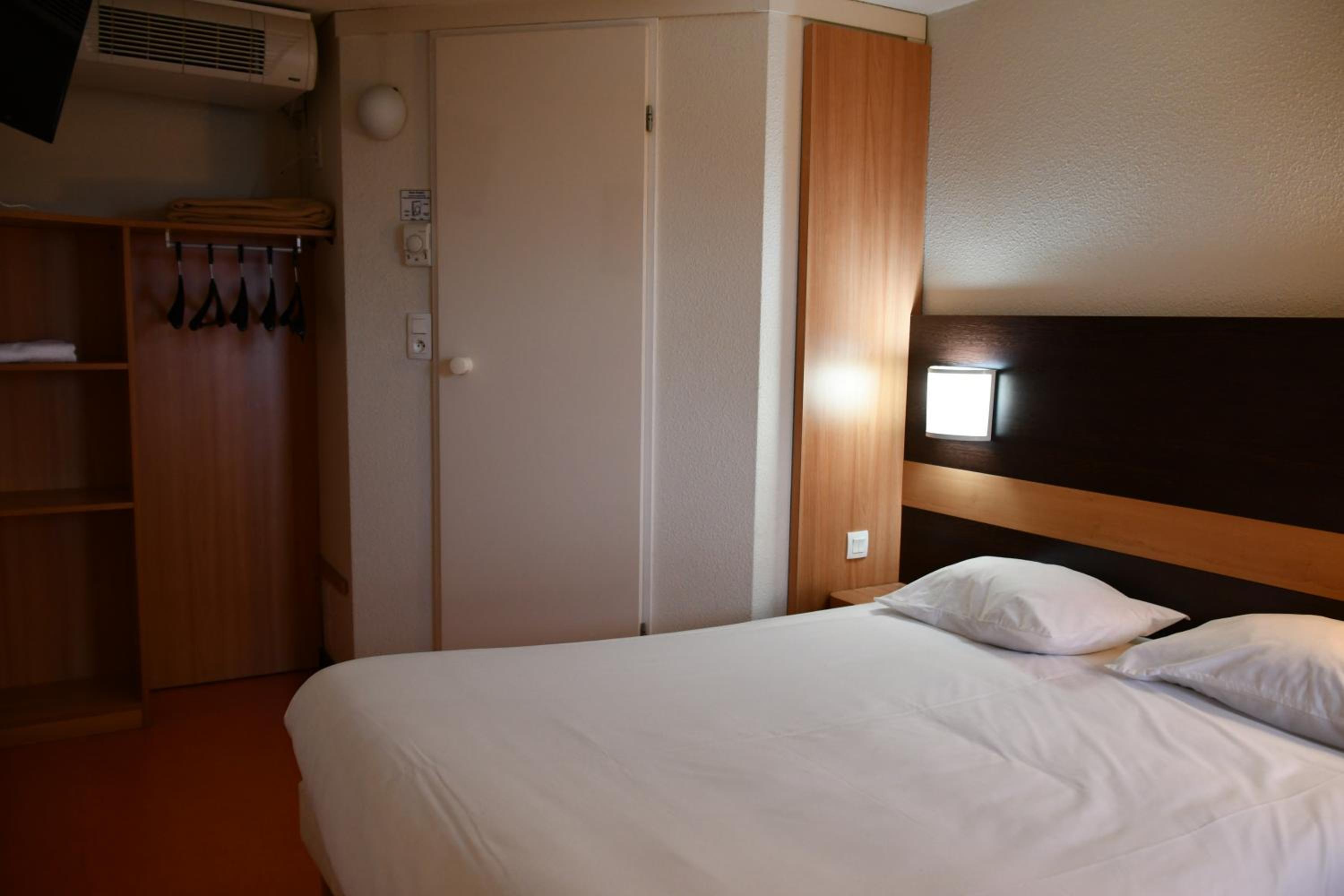 Double Room - Photo 8