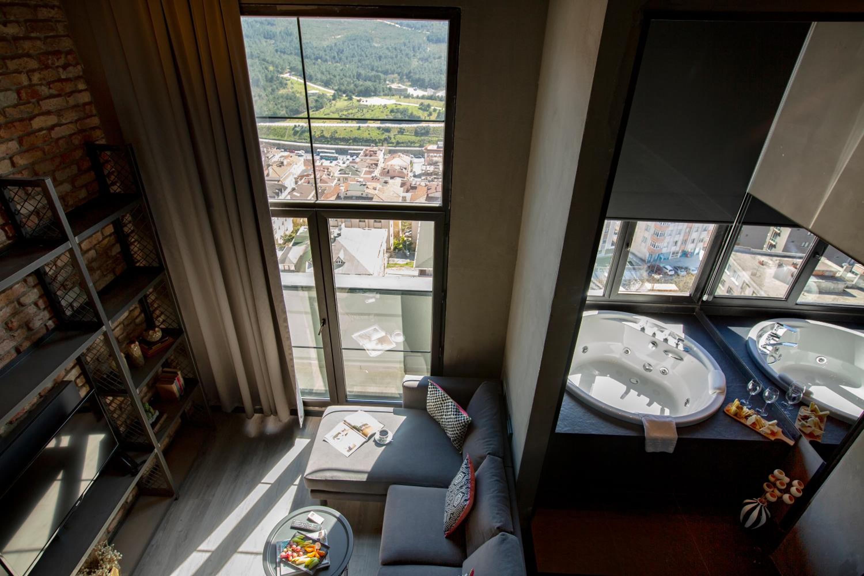 Loft Suite with Jacuzzi