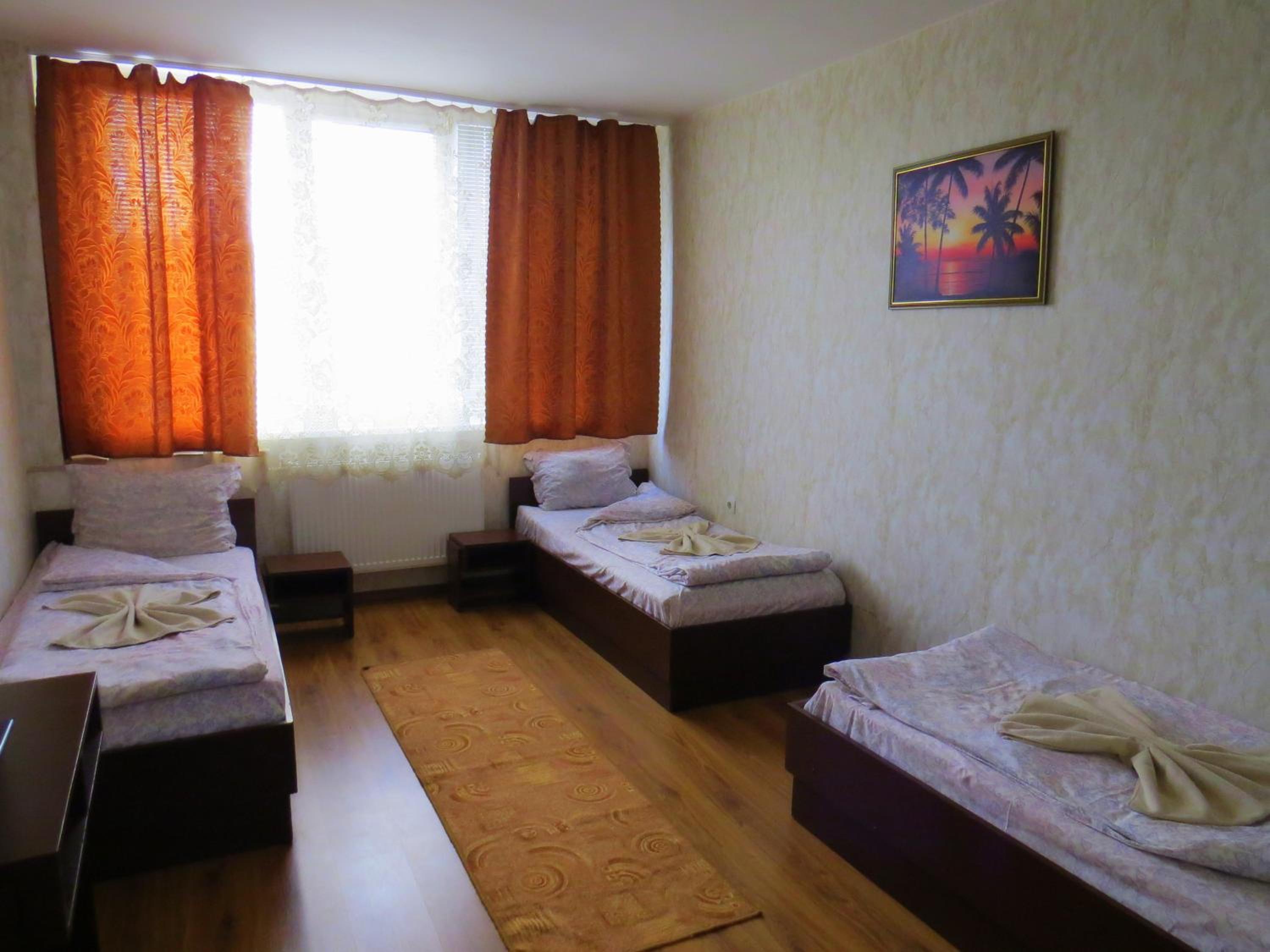 Standard Triple Room - Photo 1