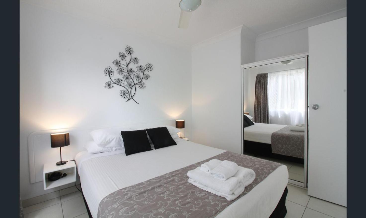 Standard Two-Bedroom Apartment - Photo 4