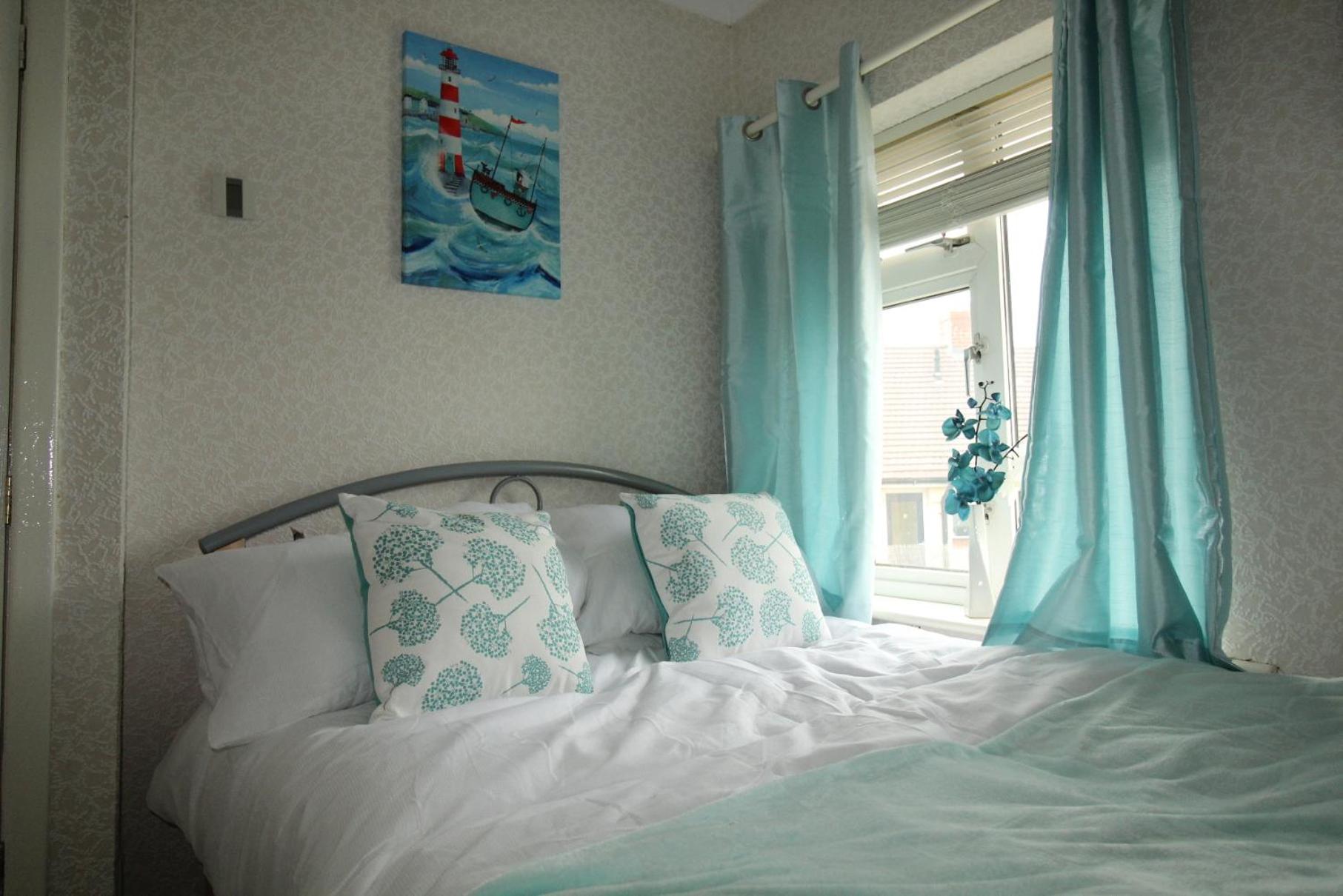Five-Bedroom House photo 2