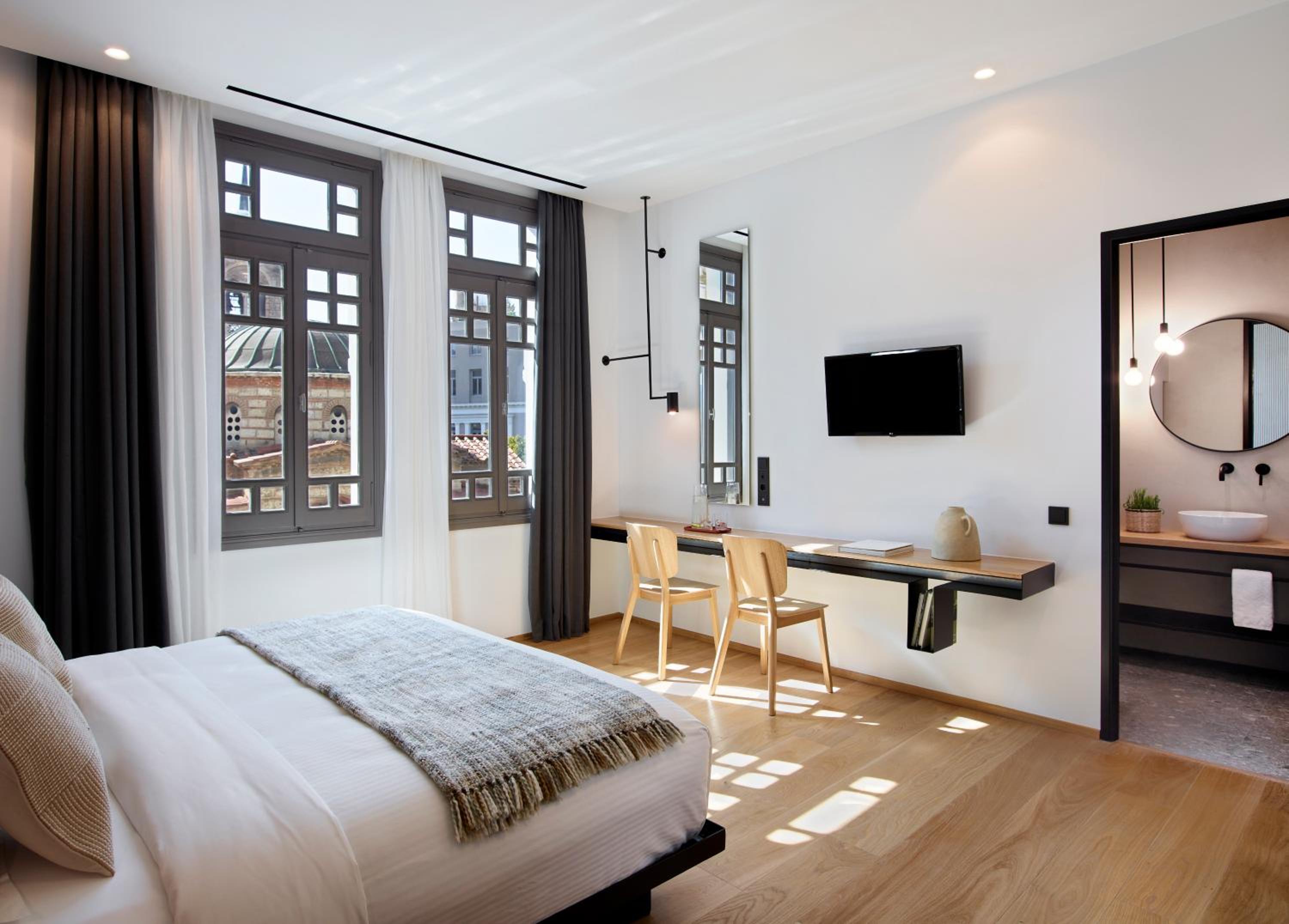 Deluxe Double Room with City View photo 3