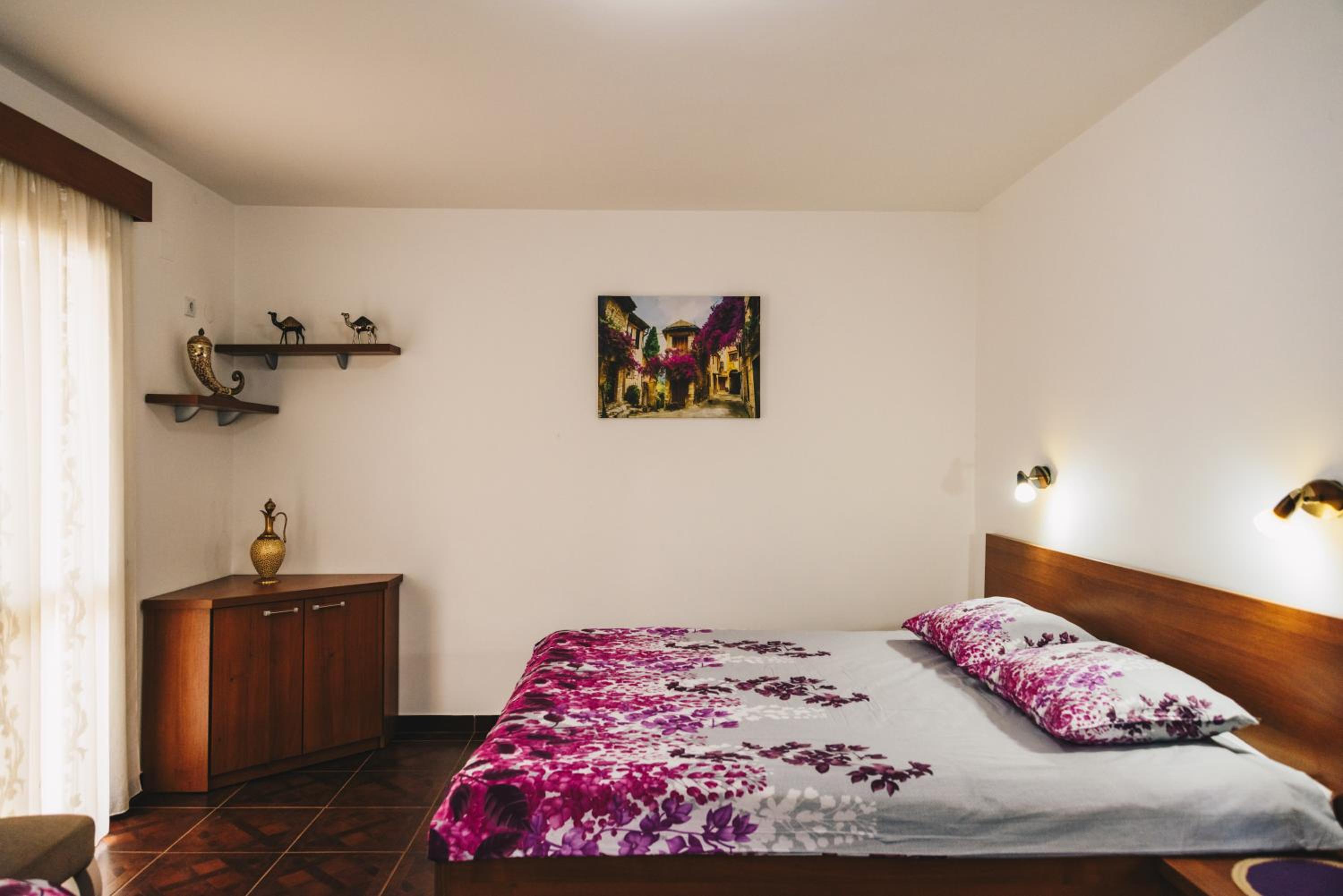 One-Bedroom Apartment with Balcony photo 3