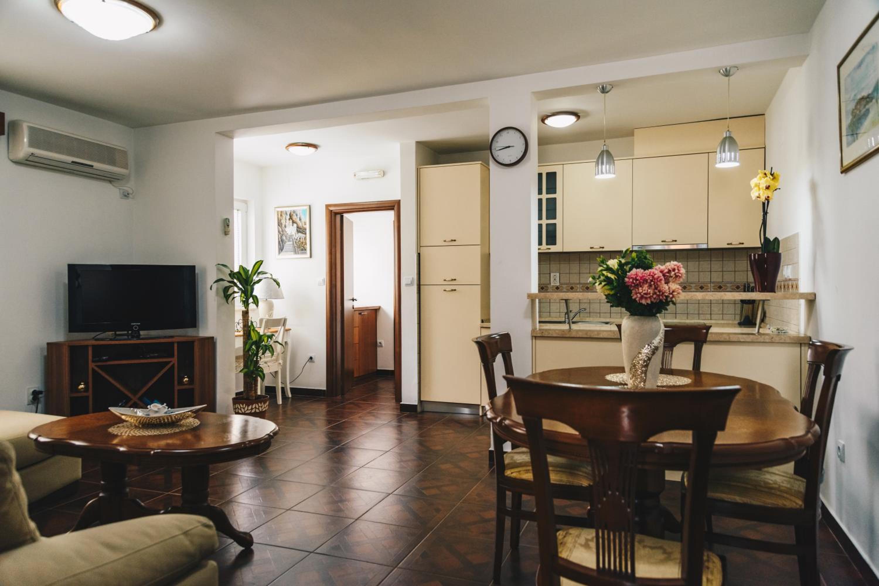 One-Bedroom Apartment with Balcony photo 1