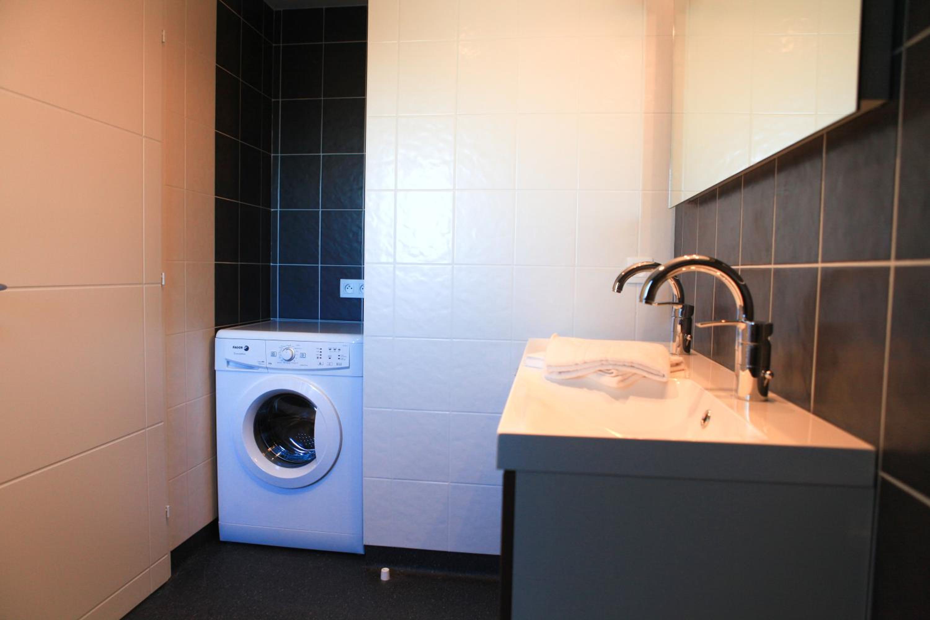 Two-Bedroom Apartment with Sea View - Photo 18