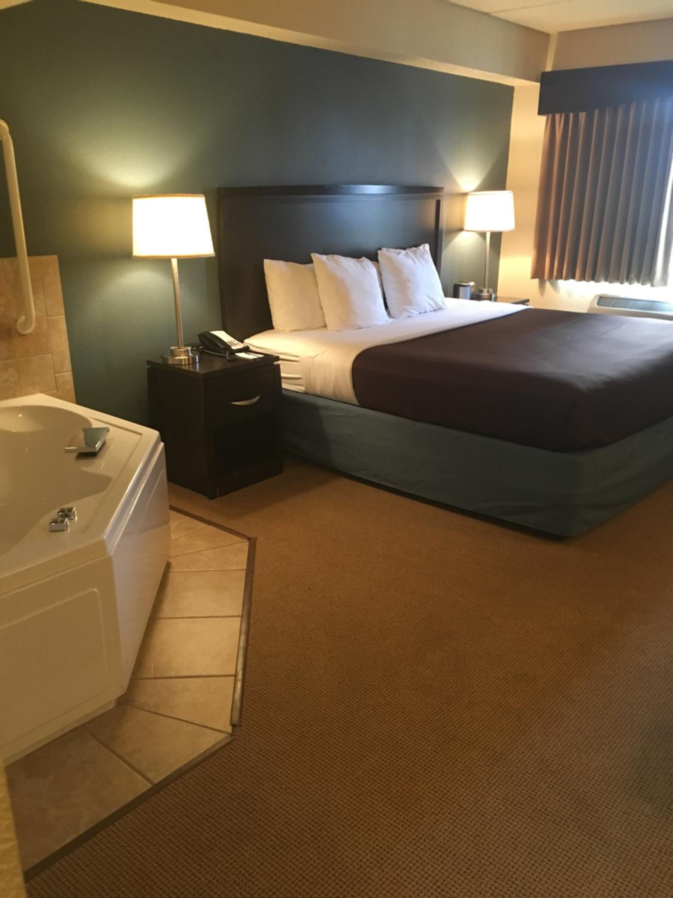 Deluxe King Studio Suite with Jetted Tub - Non-Smoking - Photo 1