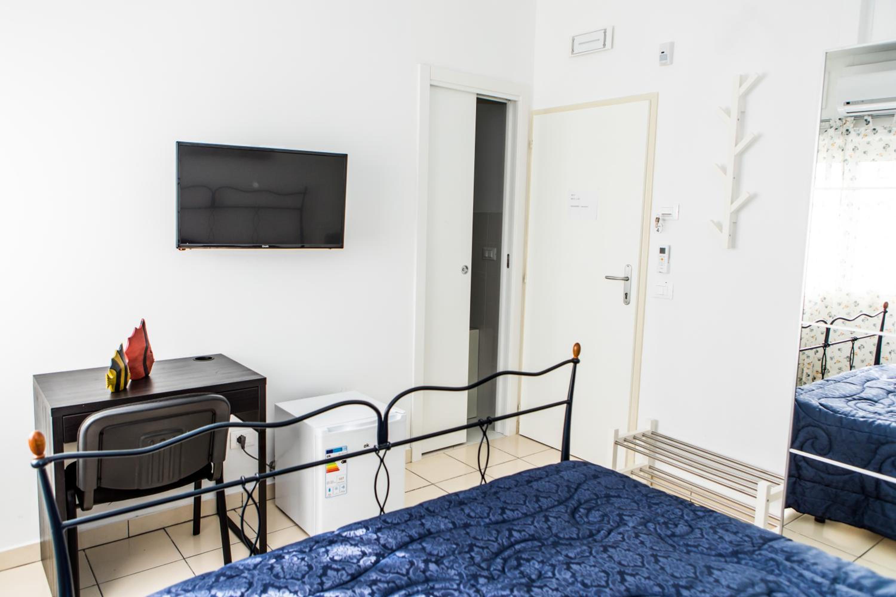 Deluxe Double or Twin Room - Photo 8
