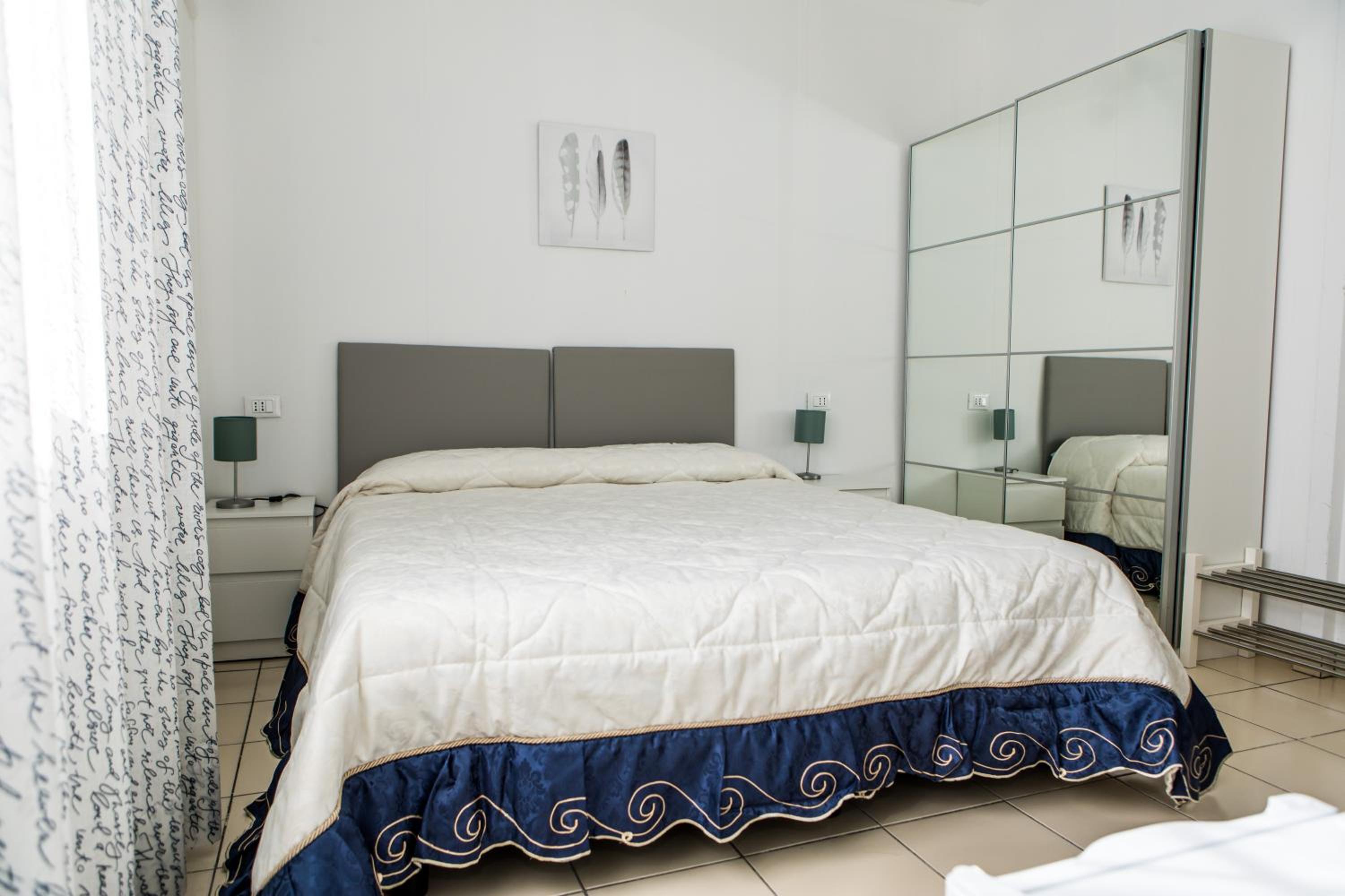 Double or Twin Room - Photo 9