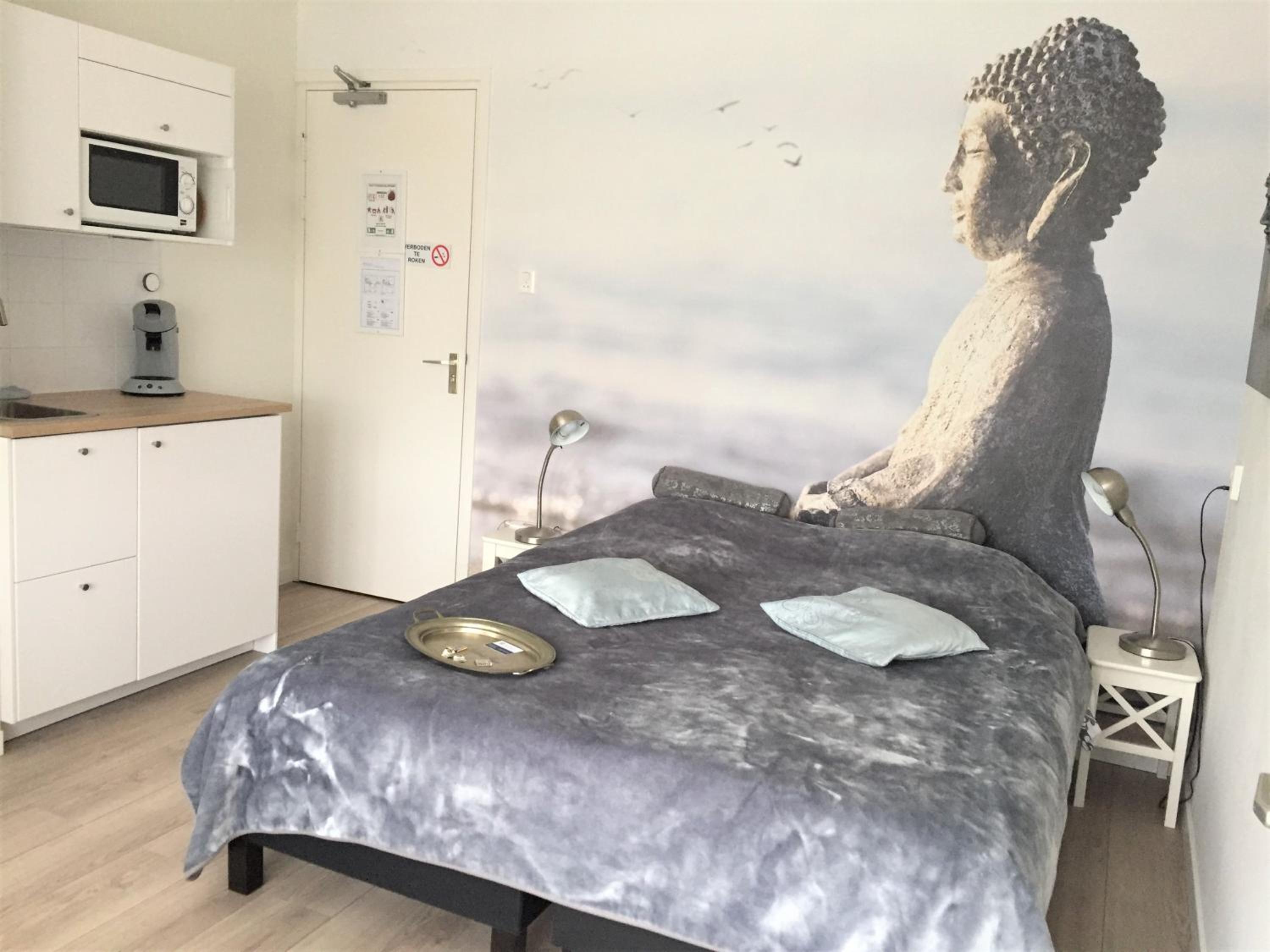 Studio (2 Adults)