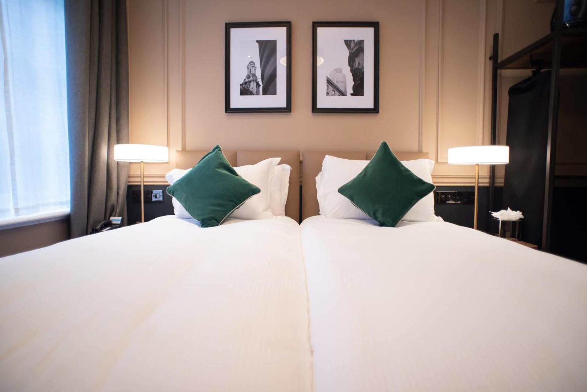 Standard King Room photo 2