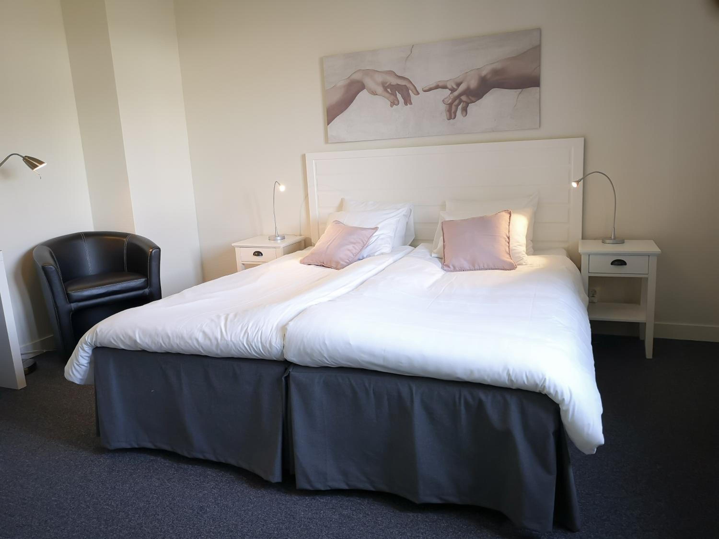 Twin Room - Photo 1