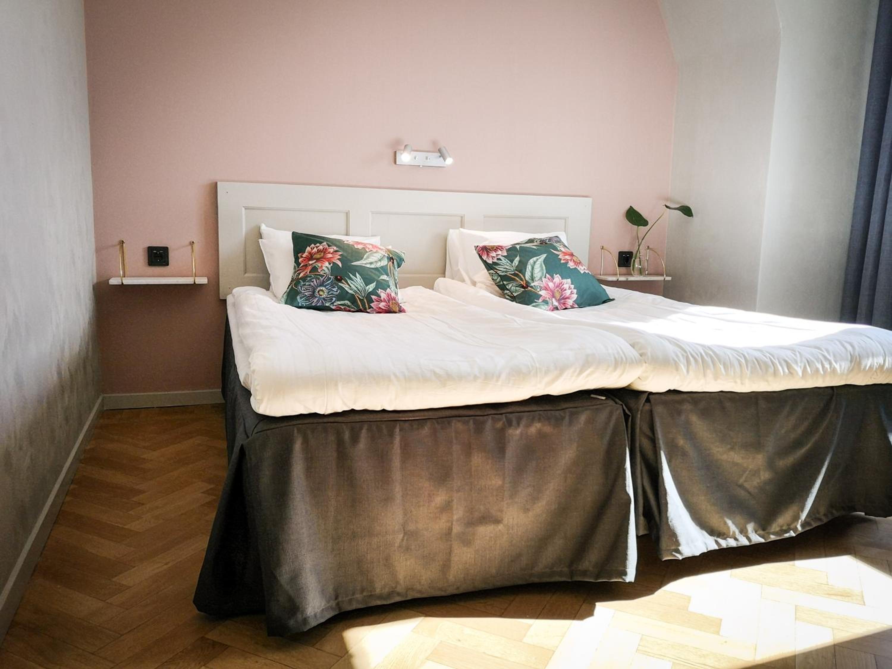 Twin Room - Photo 5