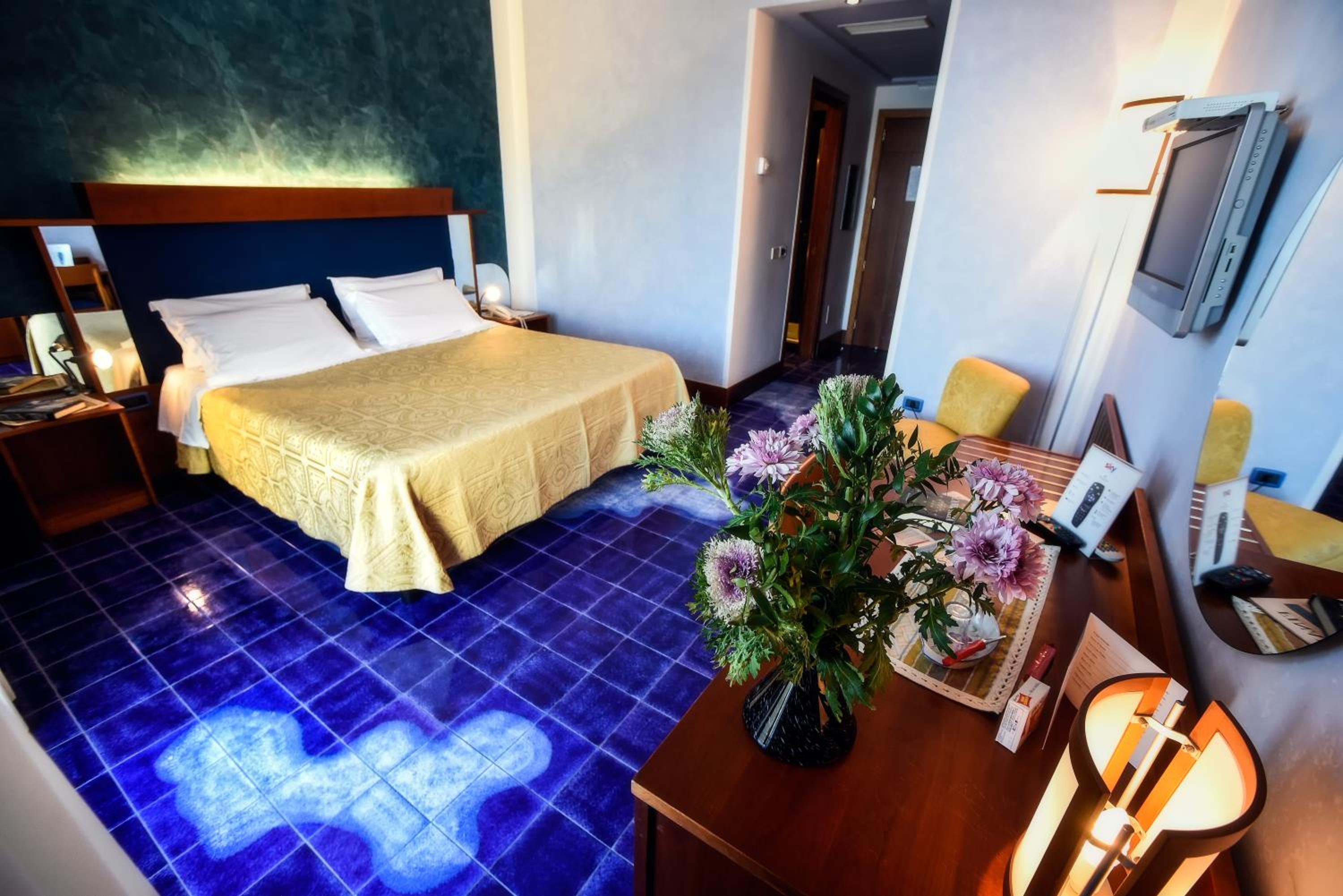 Superior Double or Twin Room photo 3