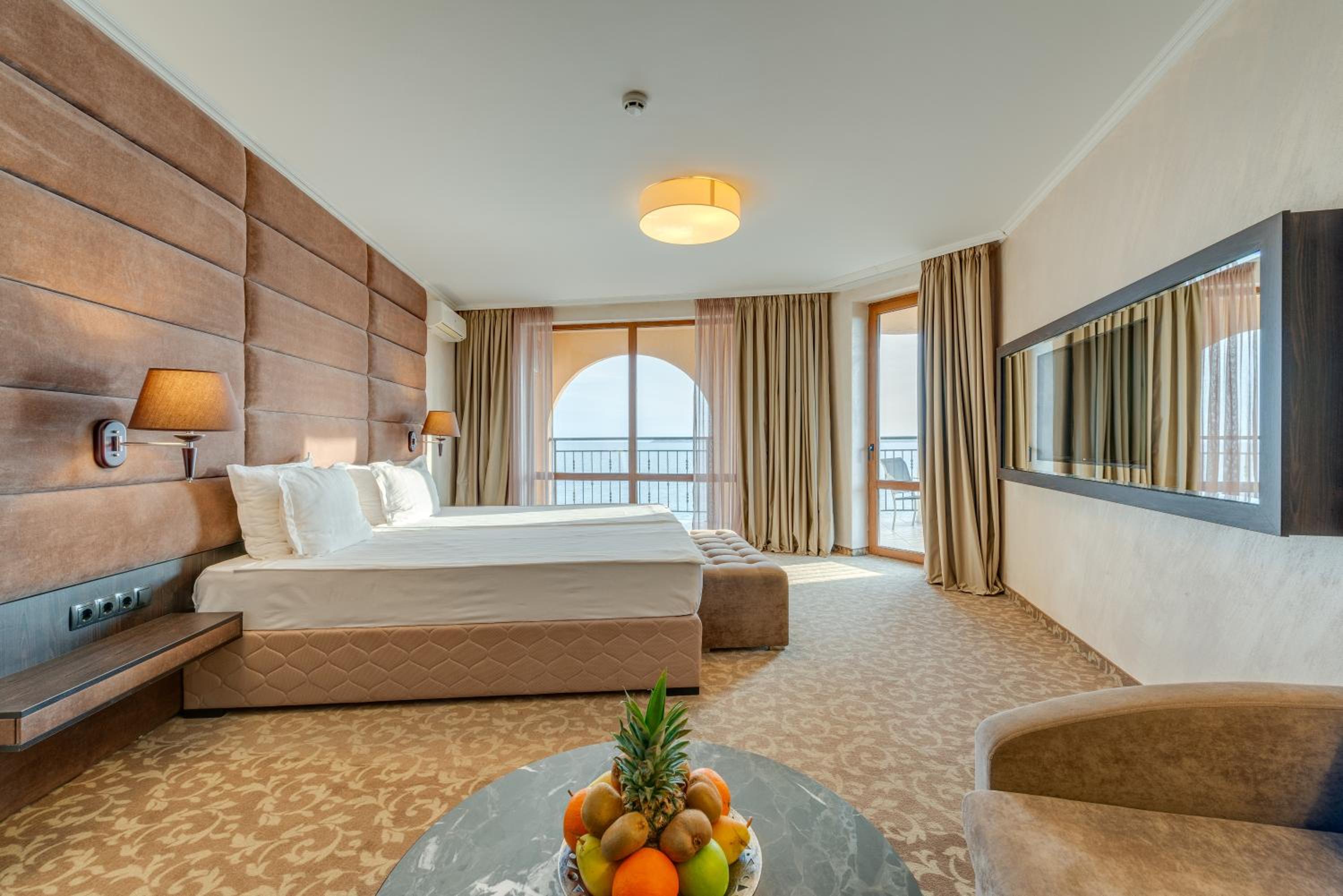 Deluxe Double Room with Side Sea View photo 3